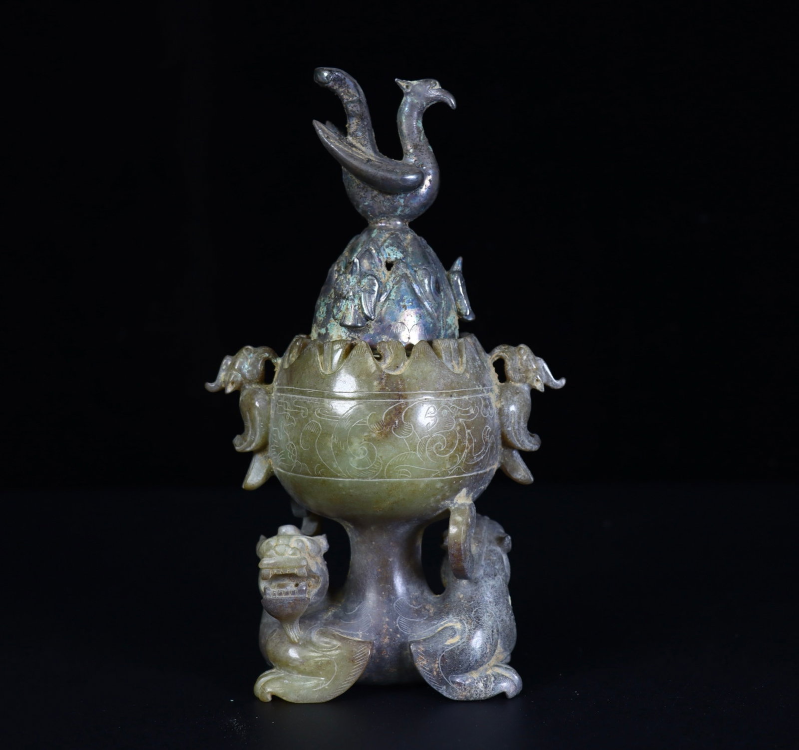 An Exquisite Archaic Jade Dragon Pattern Censer: An Exquisite White Jade Dragon Pattern Censer,Qing Dynasty,China,Size:7.7inx4.5inx3in,Weight:762g 白玉龙纹香炉,中国清代