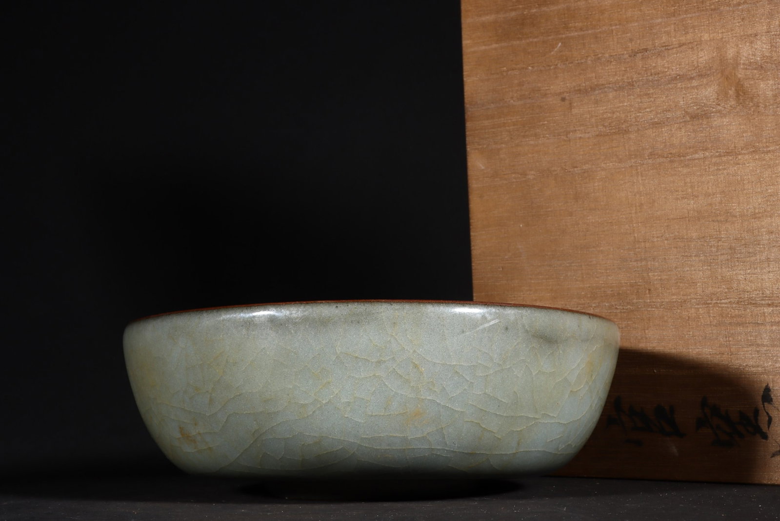 An Exquisite Guan yao Celadon Glazed Brush Washer: An Exquisite Guan yao Celadon Glazed Brush Washer,Song Dynasty,China,Size:2.2inx6.5in 官窑青釉笔洗,中国宋代