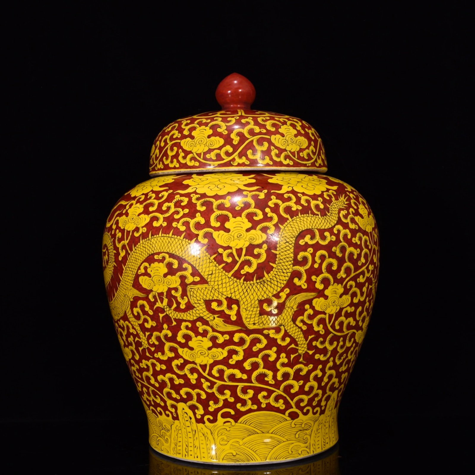 A Huge Red Ground Yellow Glazed Dragon Pattern Jar - 2