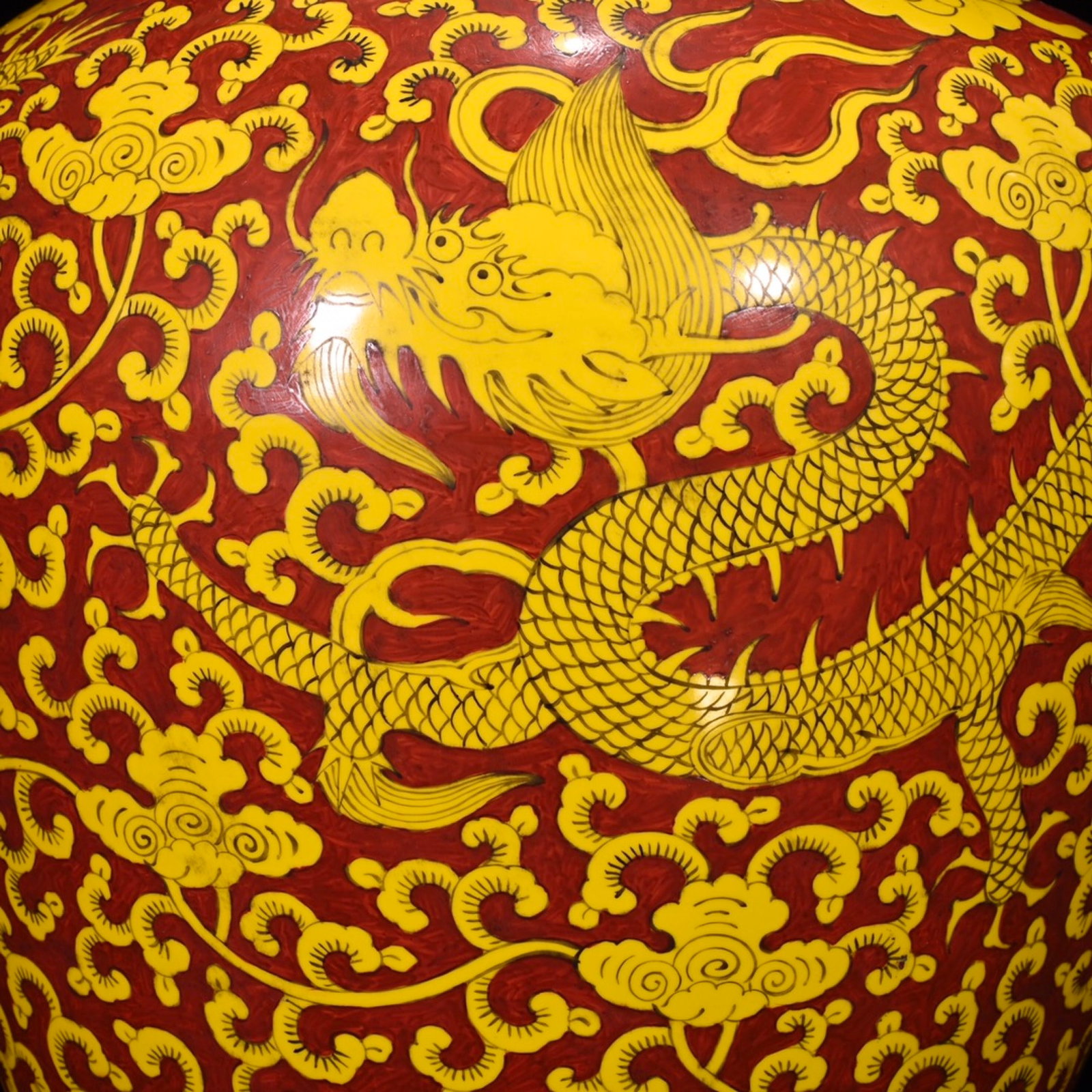 A Huge Red Ground Yellow Glazed Dragon Pattern Jar - 4