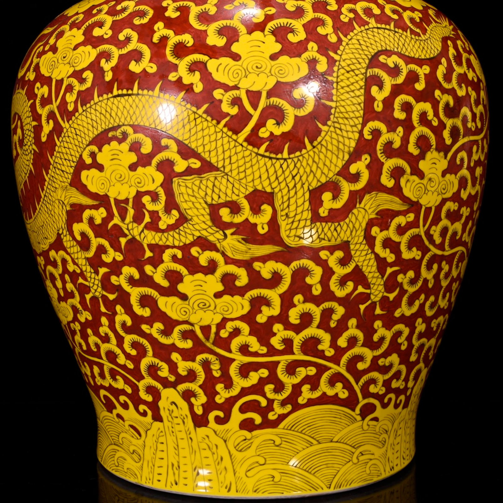 A Huge Red Ground Yellow Glazed Dragon Pattern Jar - 5