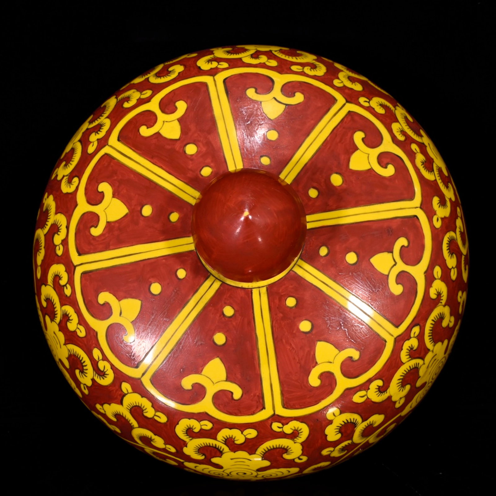A Huge Red Ground Yellow Glazed Dragon Pattern Jar - 8