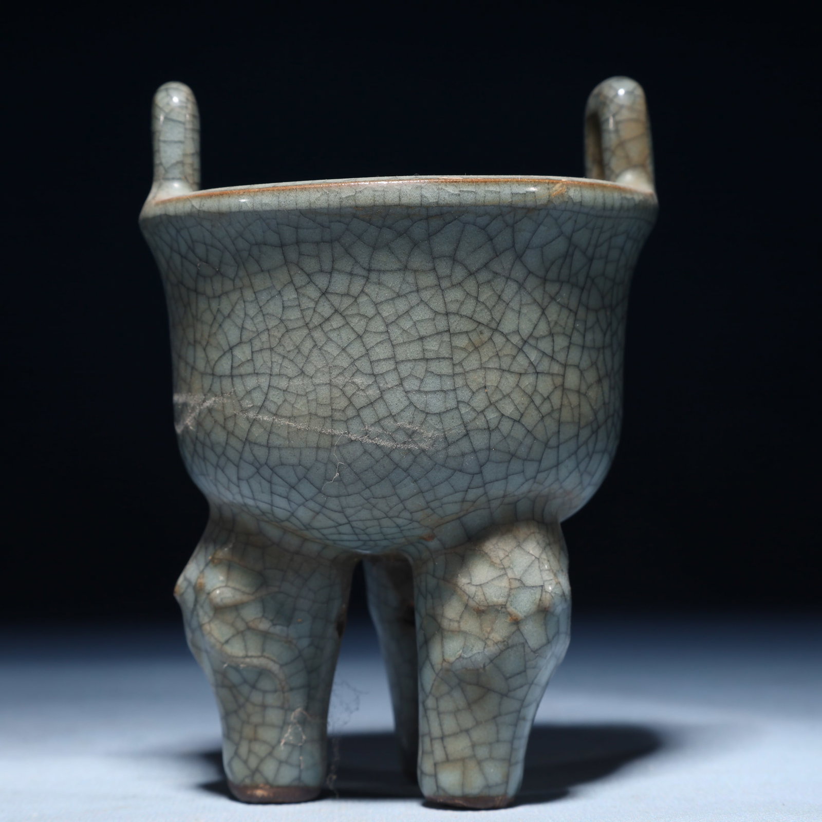An Exquisite Guan yao Double-Ears and Tripod Censer: An Exquisite Guan yao Double-Ears and Tripod Censer Guan yao Double-Ears and Tripod Censer,Song Dynasty,China,Size:3.1inx4.3in,Weight:200g 官窑双耳三足香Ġ
