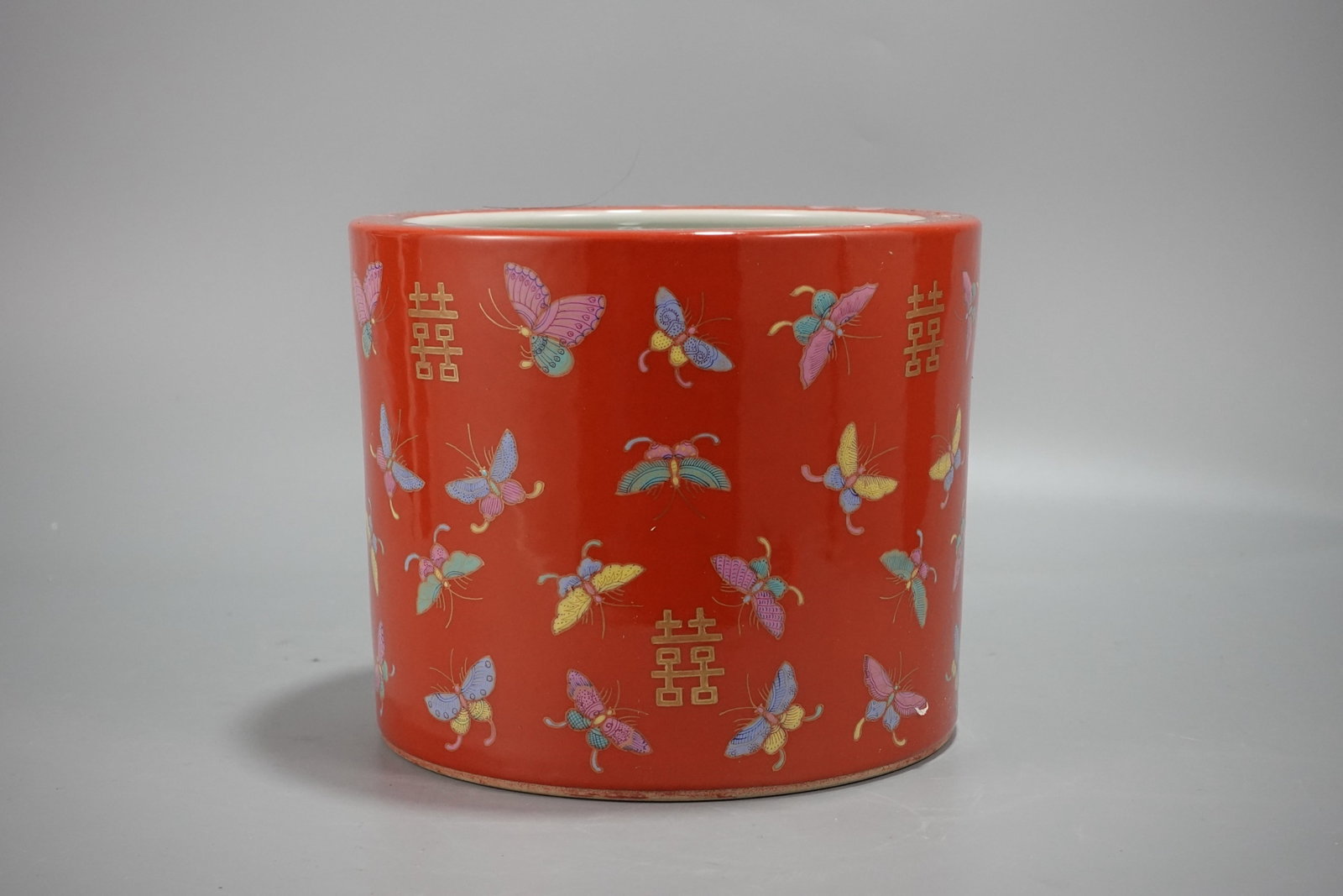 An Exquisite Coral Red Glazed Butterfly Pattern Brush Pot: An Exquisite Coral Red Glazed Butterfly Pattern Brush Pot,Qing Dynasty,China,Tongzhi Four-character Mark,Size:6.9inx8.3in 珊瑚红蝴蝶纹笔筒,中Þ