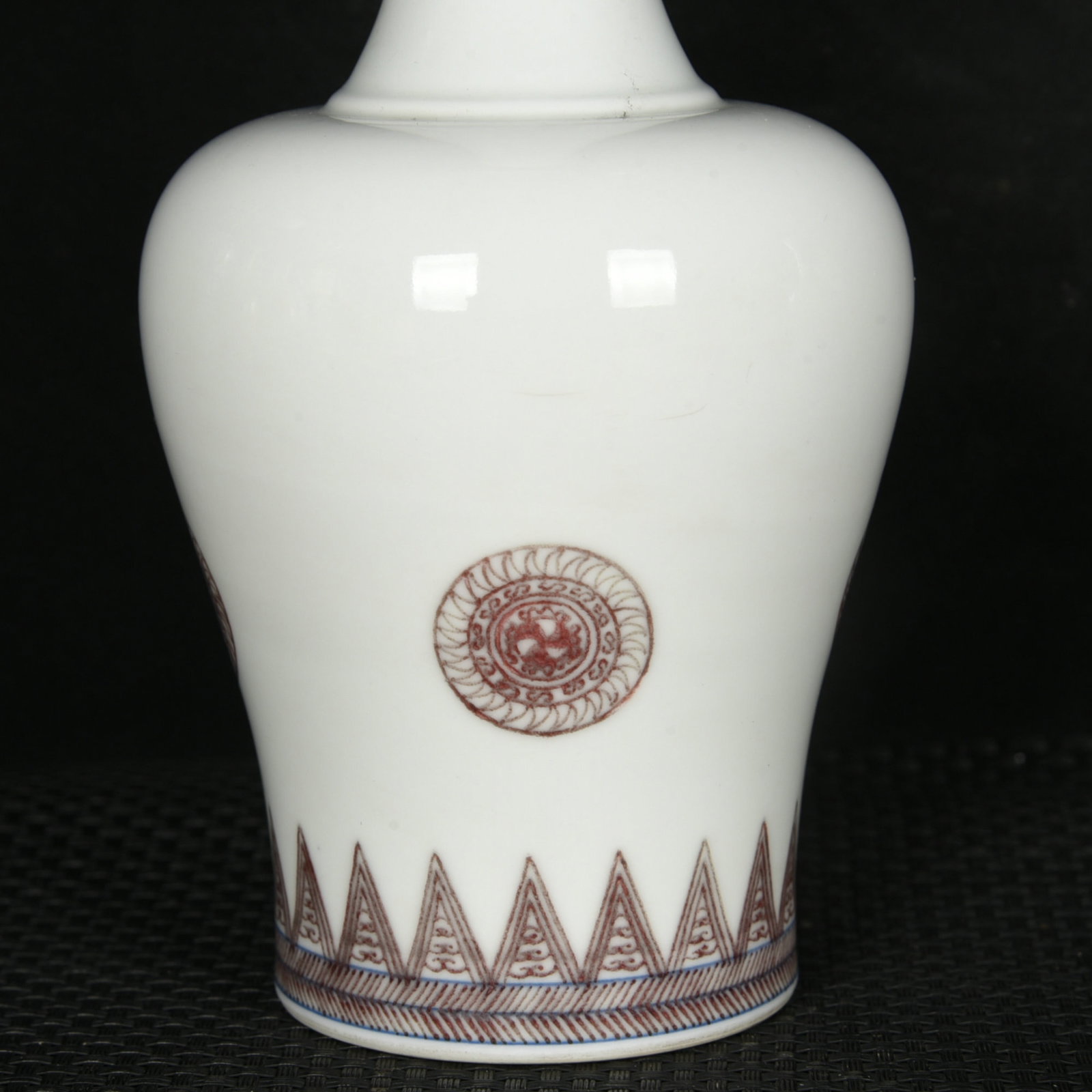 An Exquisite Underglaze-Red Flower Pattern Vase - 3