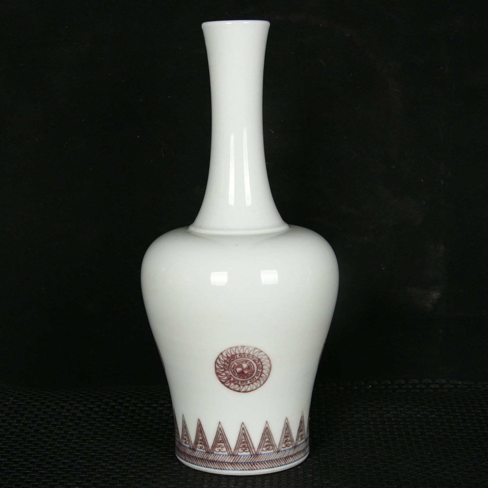 An Exquisite Underglaze-Red Flower Pattern Vase - 4