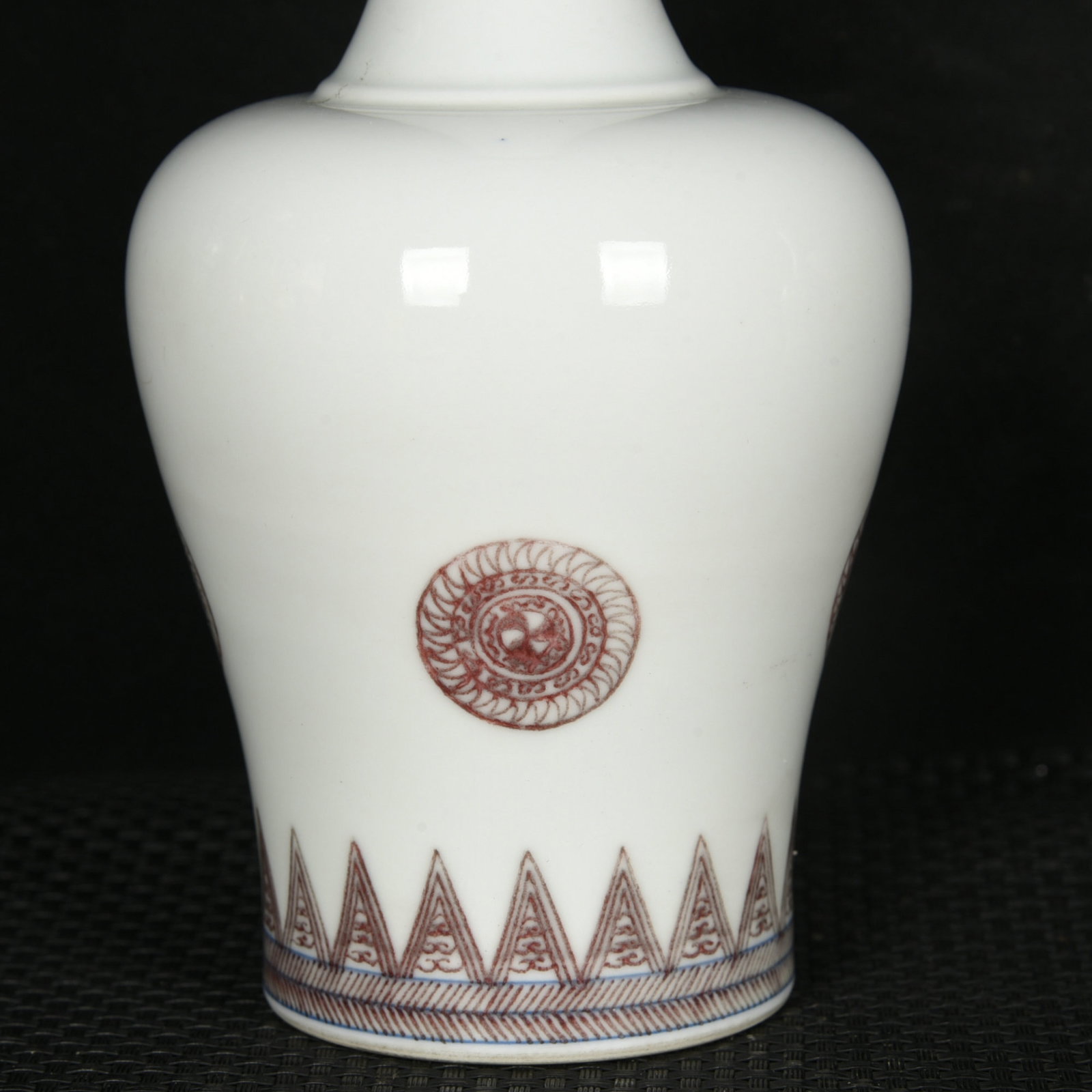 An Exquisite Underglaze-Red Flower Pattern Vase - 5