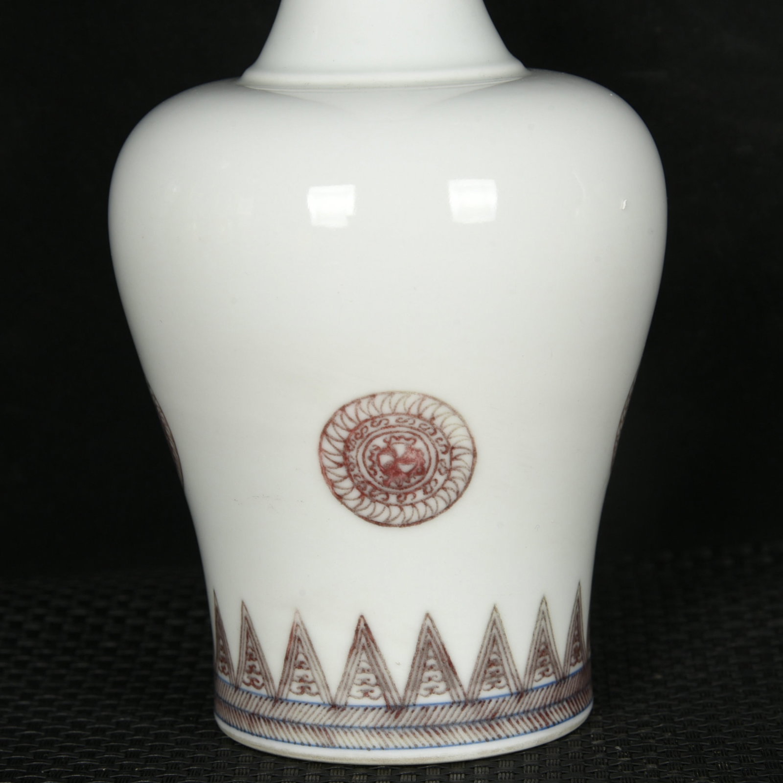 An Exquisite Underglaze-Red Flower Pattern Vase - 7