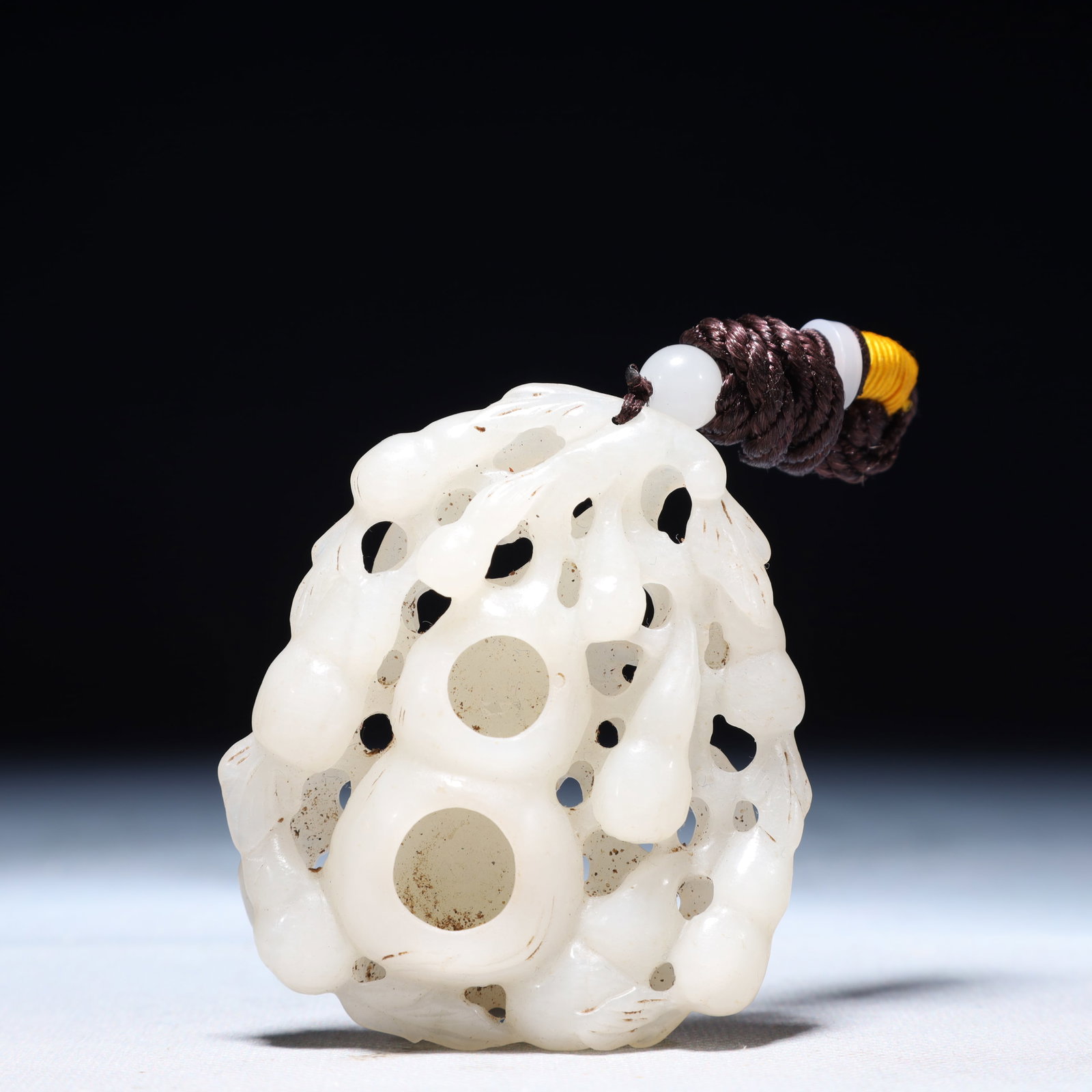 An Exquisite White Jade Gourd Pendant: An Exquisite White Jade Gourd Pendant,Qing Dynasty,China,Size:2.4inx2.8inx0.5in,Weight:95.2g 白玉葫芦挂件,中国清代