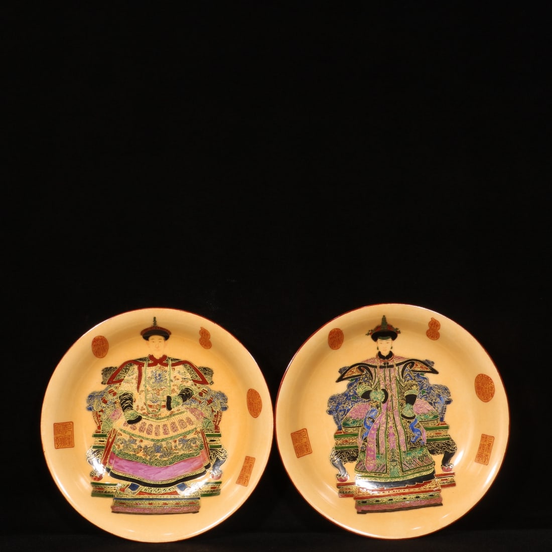 A Pair of Exquisite Enamel Painted Gold Figure Pattern Plates: A Pair of Exquisite Enamel Painted Gold Figure Pattern Plates,Qing Dynasty,China,Qianlong Four-character Mark,Size:1.5inx9.2in 一对珐琅彩描金人物&