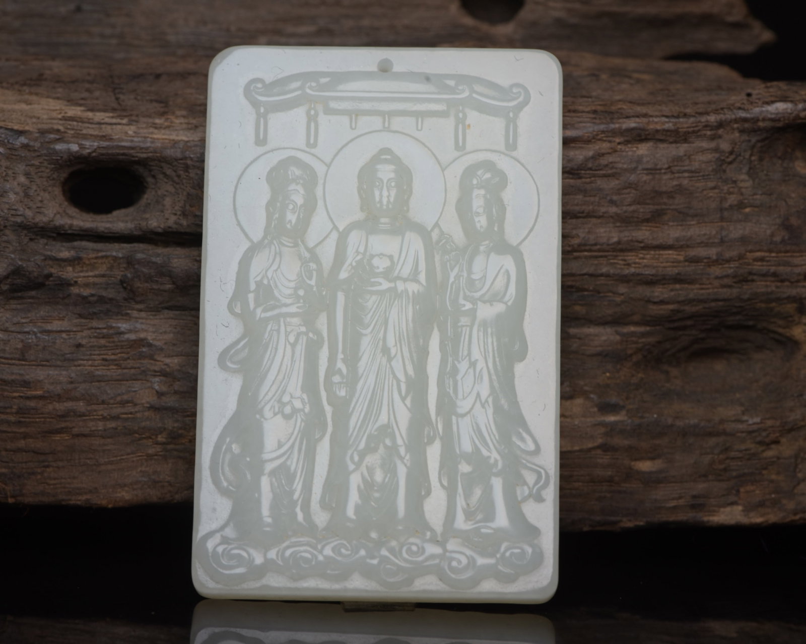 An Exquisite White Jade Figure Pattern Pendant: An Exquisite White Jade Figure Pattern Pendant,Qing Dynasty,China,Size:2.8inx1.7inx0.3in,Weight:53g 白玉人物纹牌,中国清代
