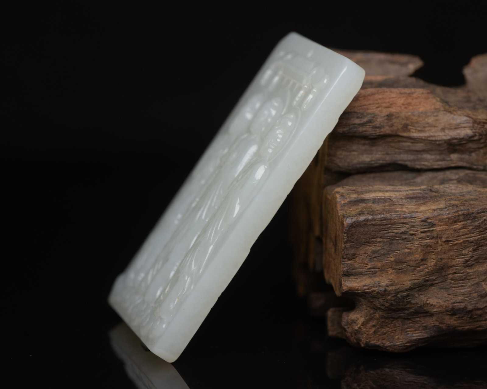 An Exquisite White Jade Figure Pattern Pendant - 3