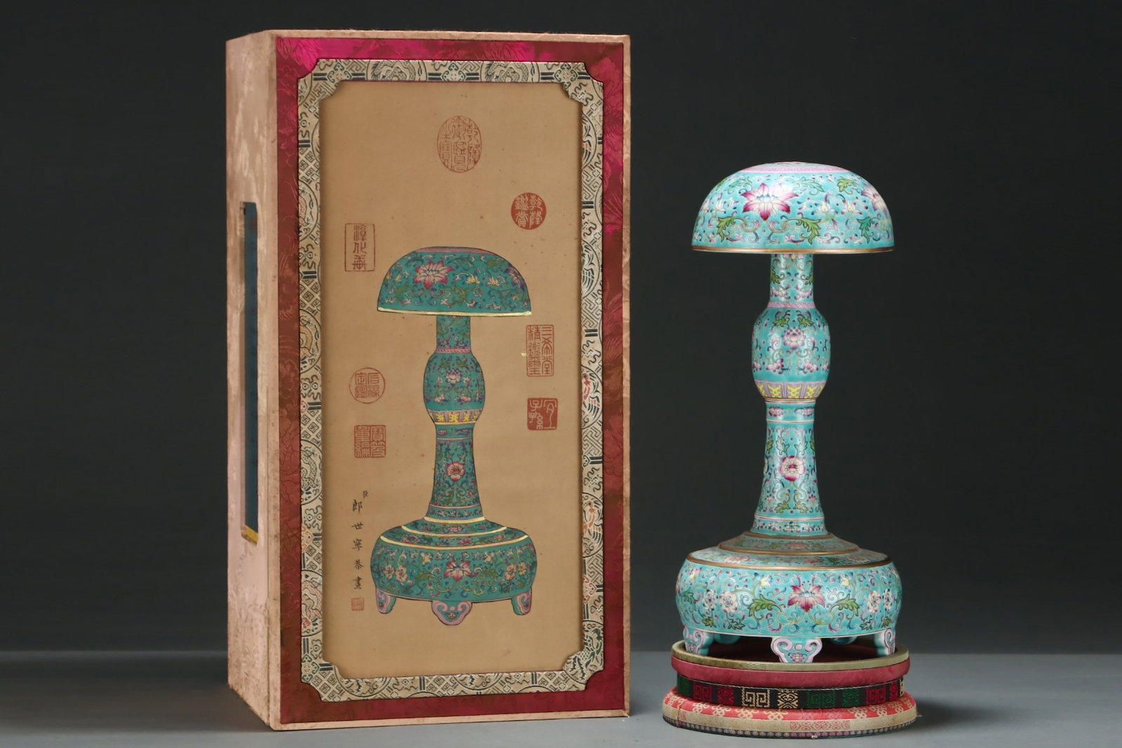A Rare Green Ground Famille-Rose Lotus Pattern Hatstand: A Rare Green Ground Famille-Rose Lotus Pattern Hatstand,Qing Dynasty,China,Qianlong Four-character Mark,Size:15.2inx7in 绿地粉彩缠枝莲纹帽架