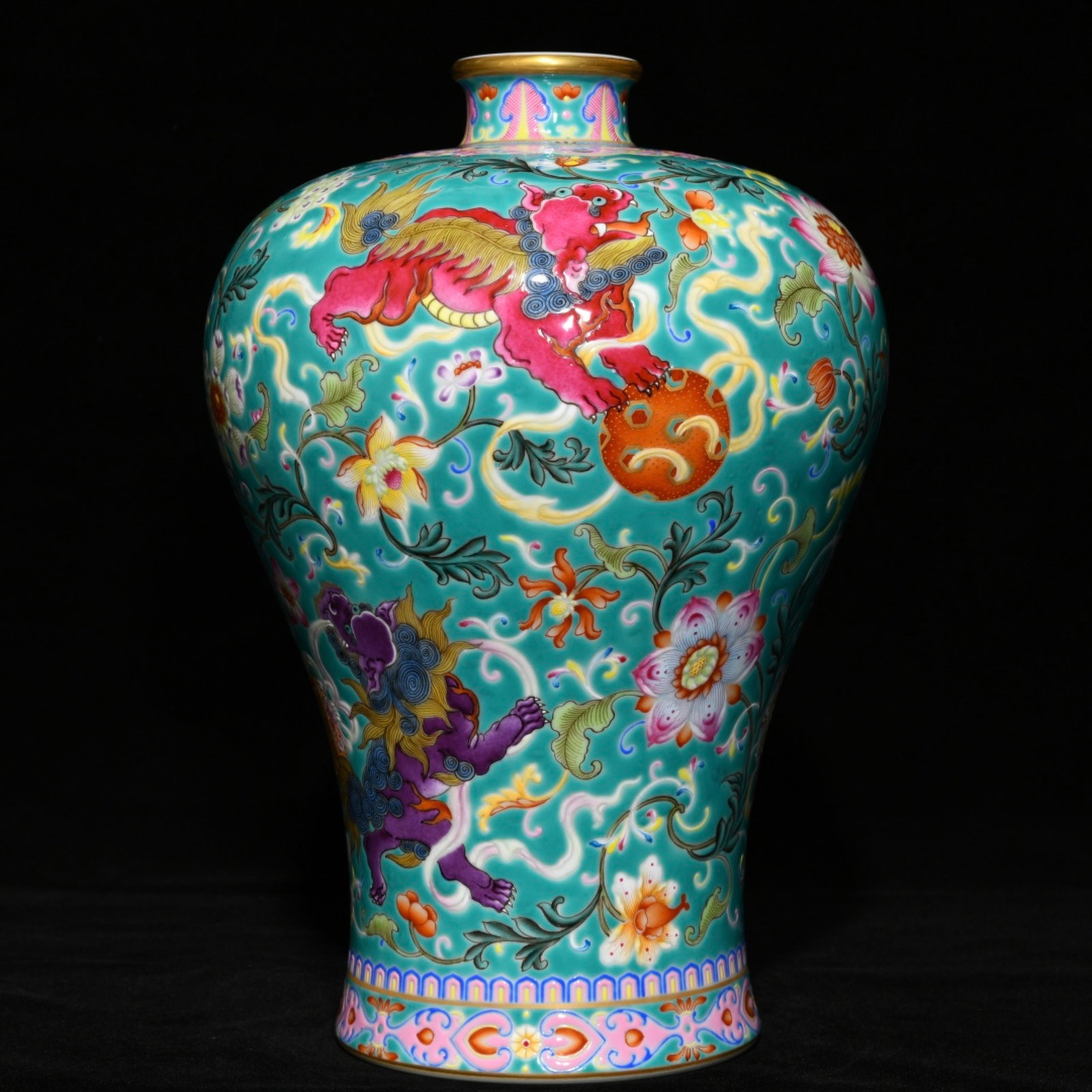 An Exquisite Enamel Lotus Pattern Vase - 2