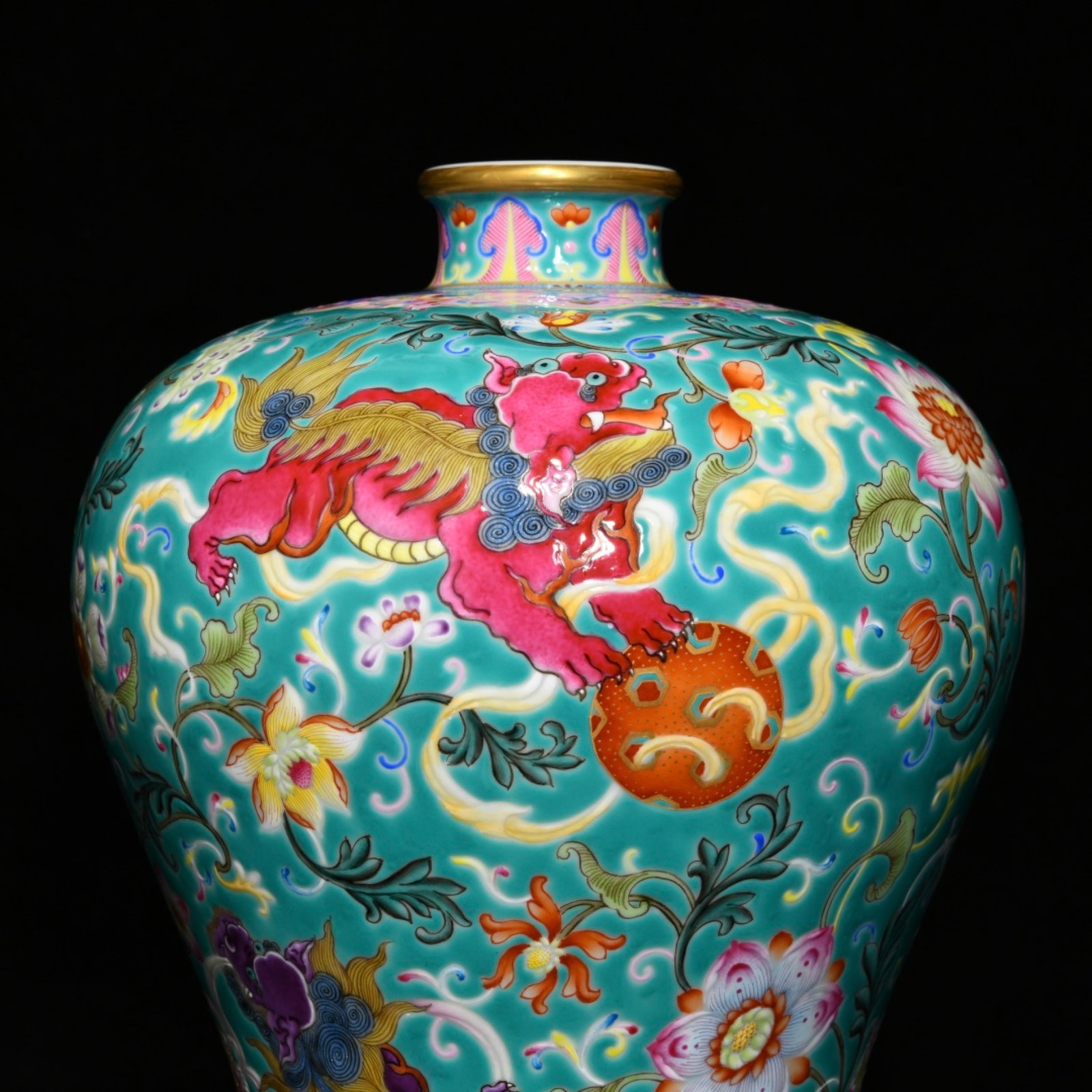 An Exquisite Enamel Lotus Pattern Vase - 5