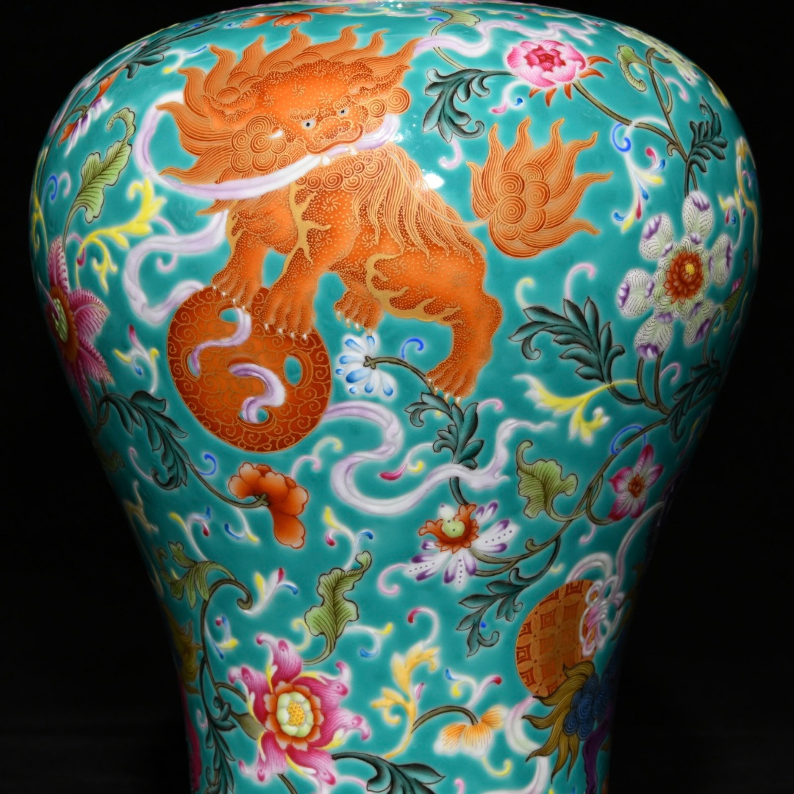 An Exquisite Enamel Lotus Pattern Vase - 6