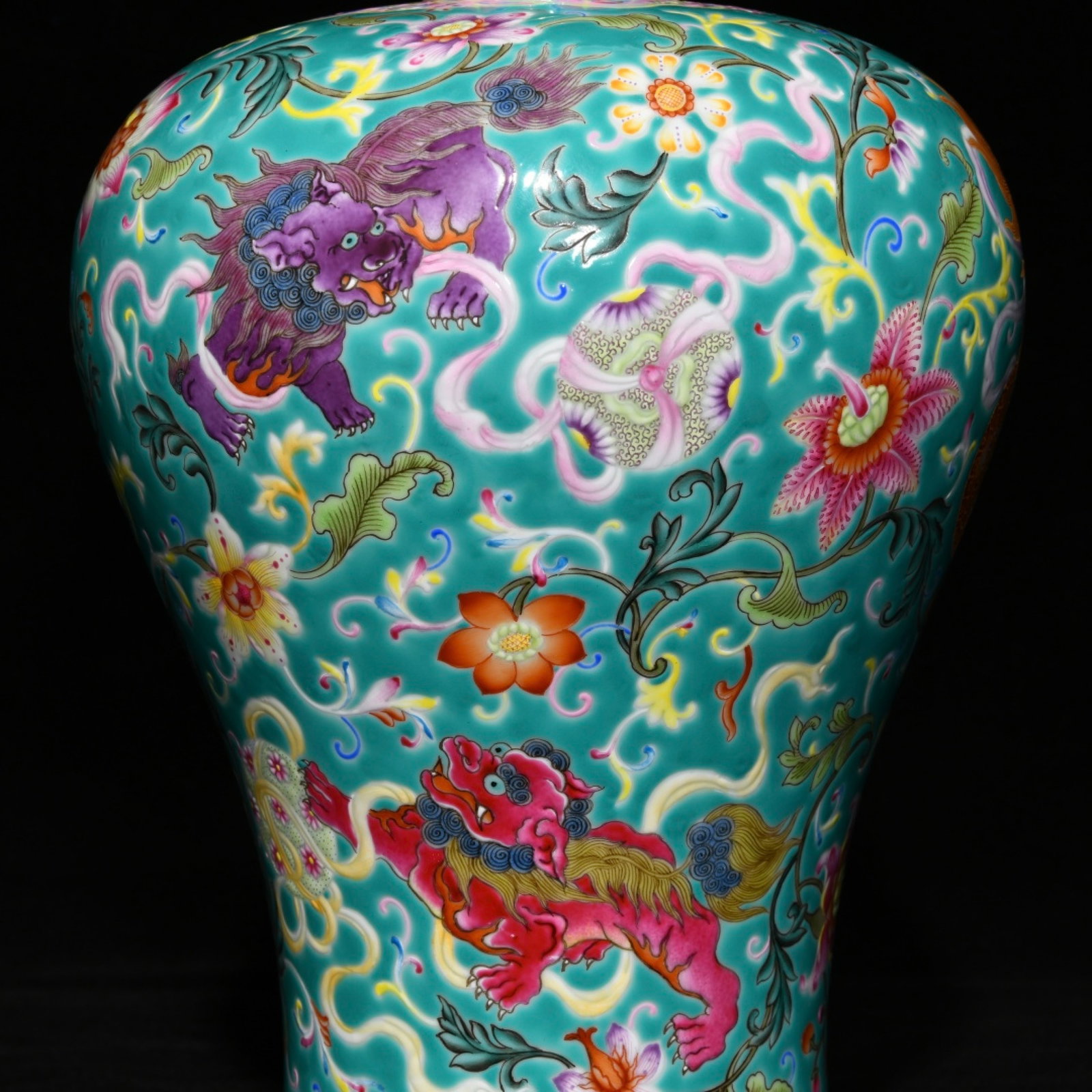 An Exquisite Enamel Lotus Pattern Vase - 7