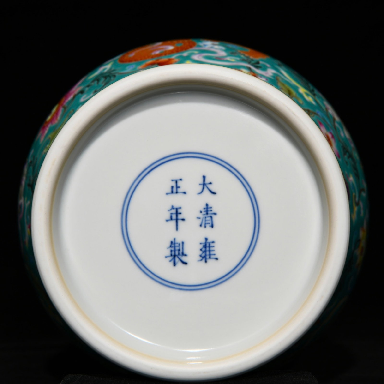 An Exquisite Enamel Lotus Pattern Vase - 9