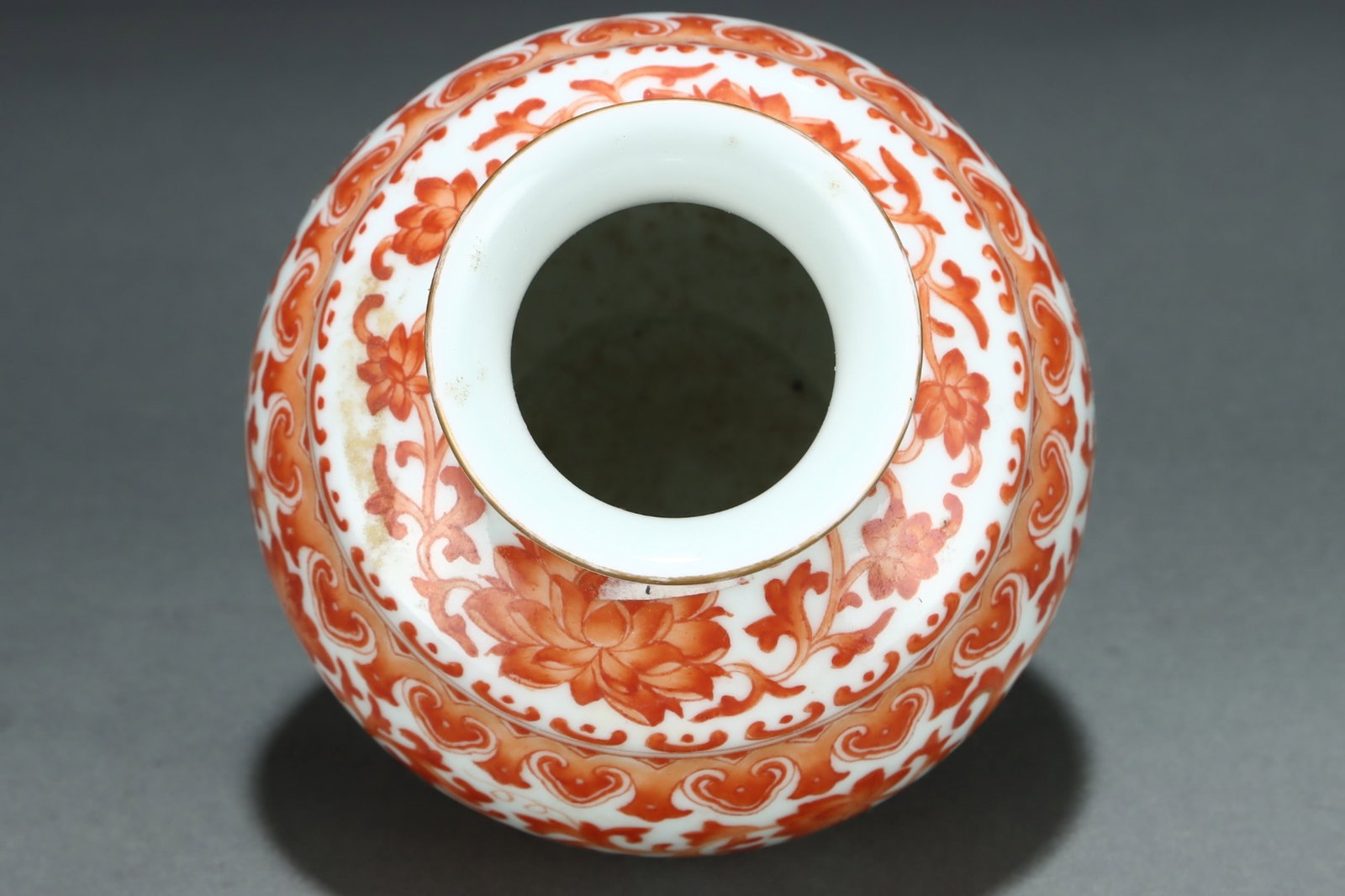 An Exquisite Iron-Red Lotus Pattern Jar - 6