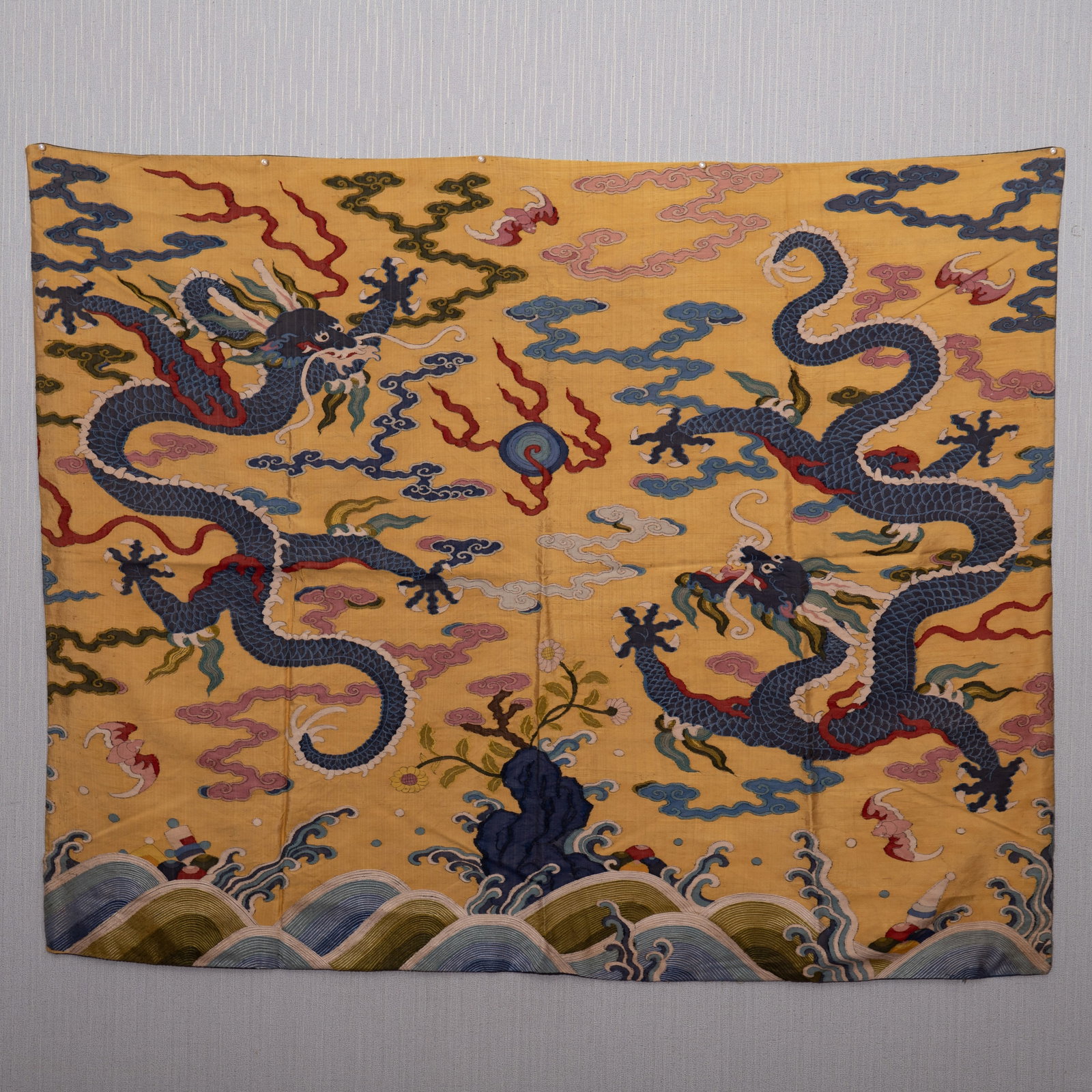 An Exquisite Kesi Embroidery Auspicious Cloud and Dragon Pattern (1 of 11)