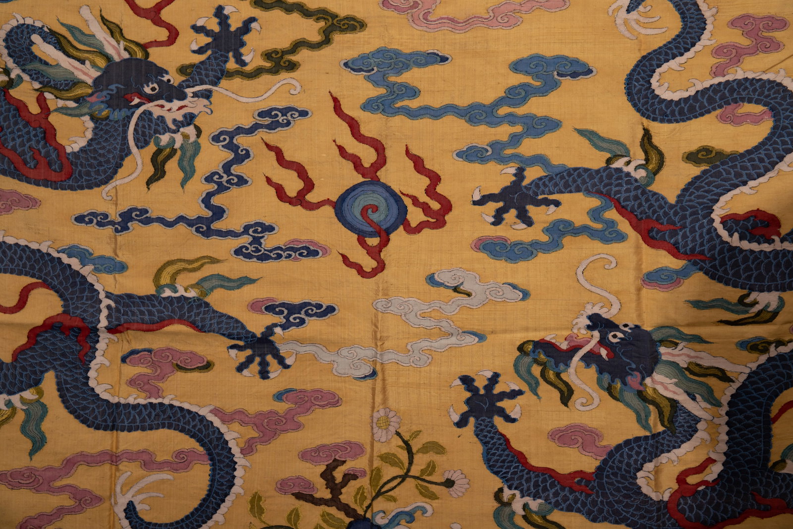 An Exquisite Kesi Embroidery Auspicious Cloud and Dragon Pattern - 9