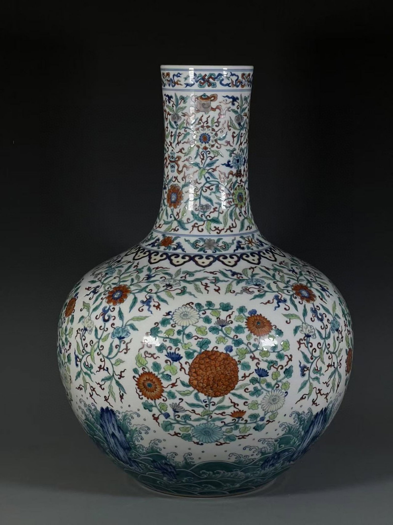 A Huge Doucai Flower Pattern Vase - 2