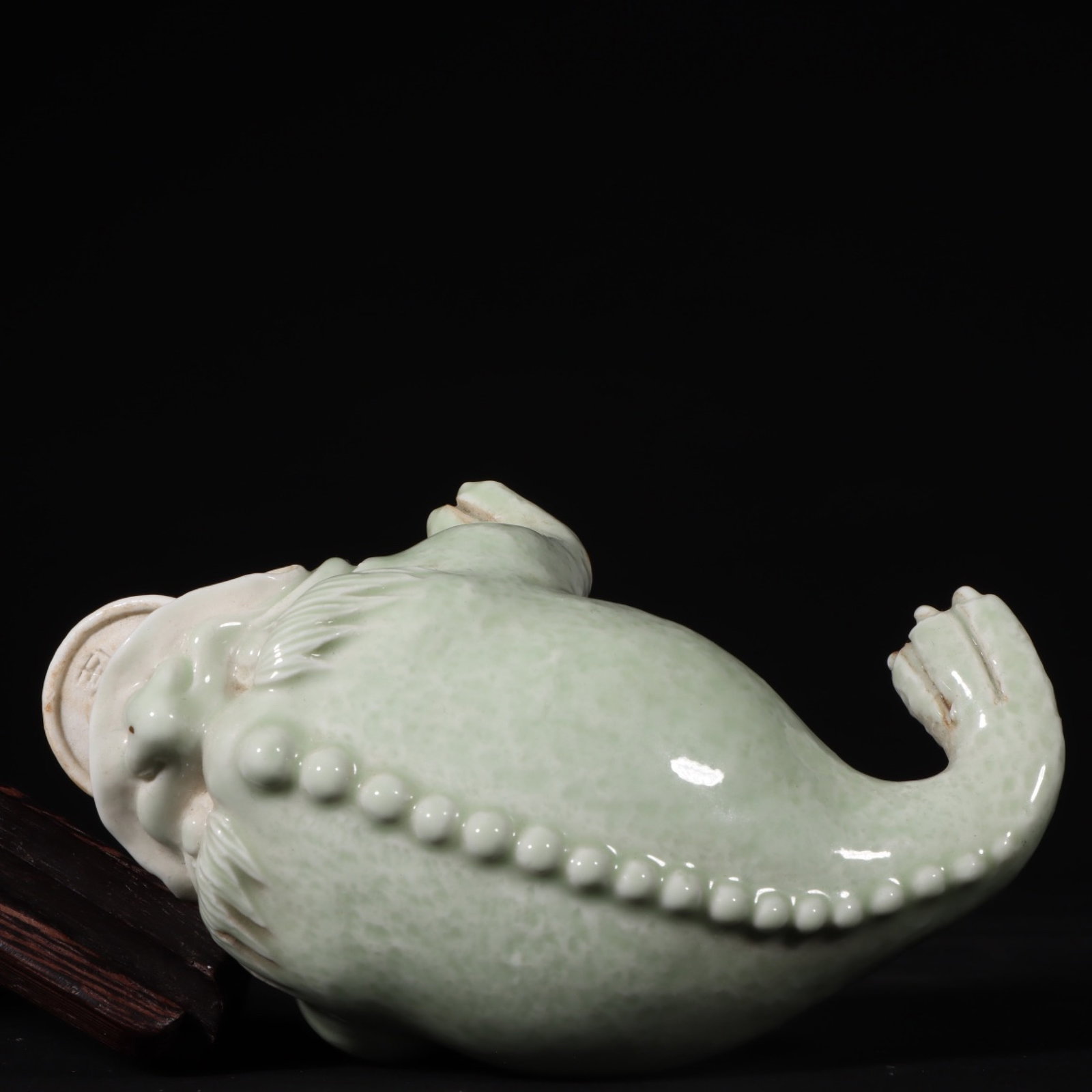 An Exquisite Celadon Glazed Toad Ornament - 5