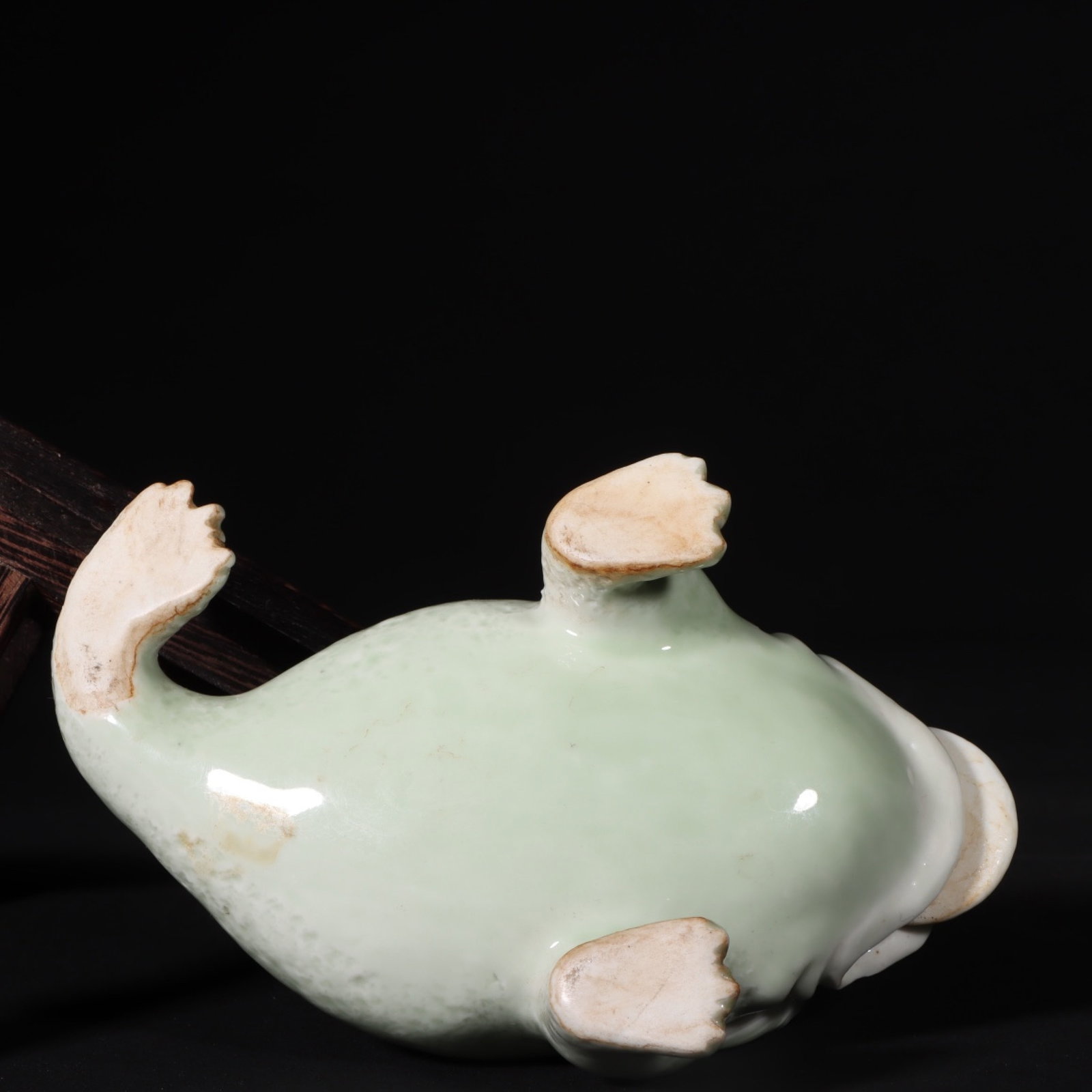 An Exquisite Celadon Glazed Toad Ornament - 9