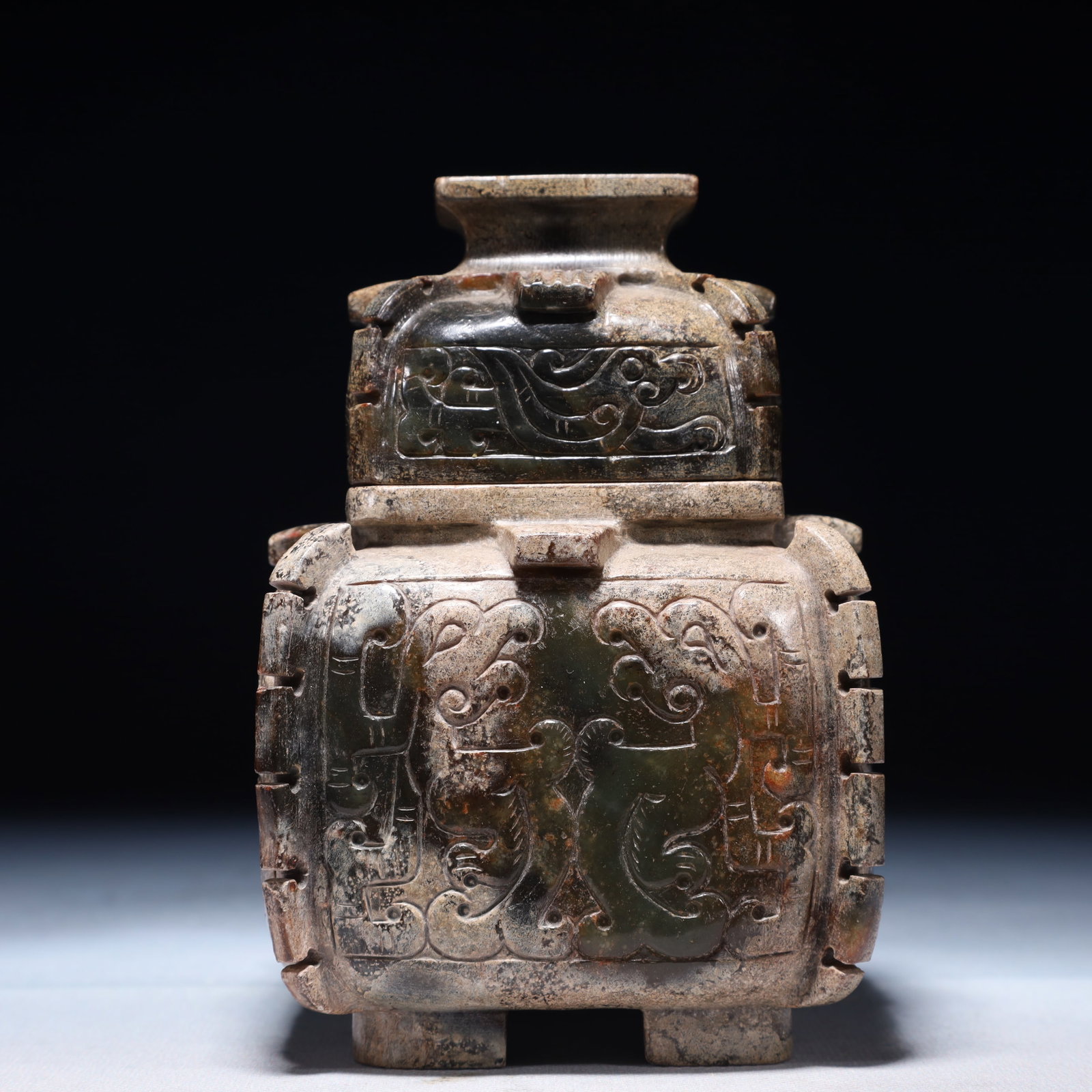 An Exquisite Green Jade Phoenix Pattern Jar with Cover: An Exquisite Green Jade Phoenix Pattern Jar with Cover,Qing Dynasty,China,Size:3.7inx5.7in,Weight:1100g 青玉凤纹盖罐,中国清代