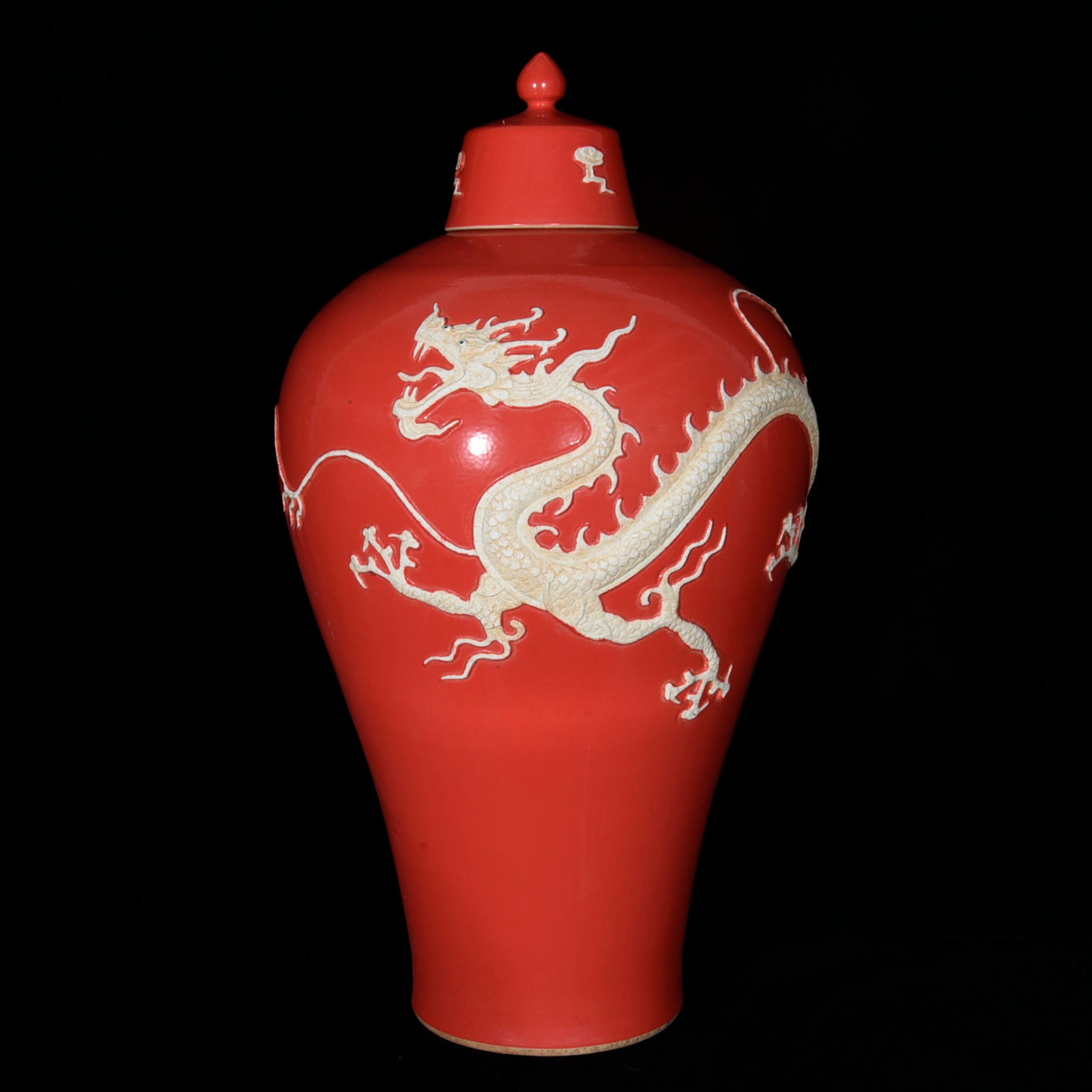 A Huge Red Glazed Dragon Pattern Vase (1 of 8)