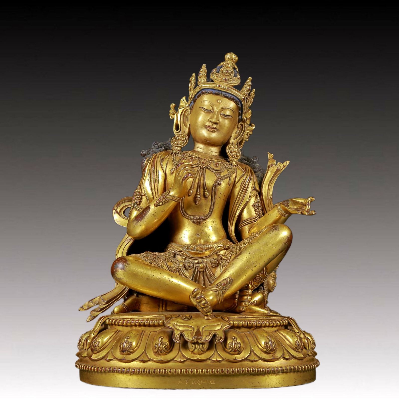 A solemn gilt bronze statue of Bodhisattva: A solemn gilt bronze statue of the Bodhisattva, with six characters of Yongle, Ming Dynasty, China. The Bodhisattva has a graceful and peaceful posture. His face is solemn and kind, and his eyes are