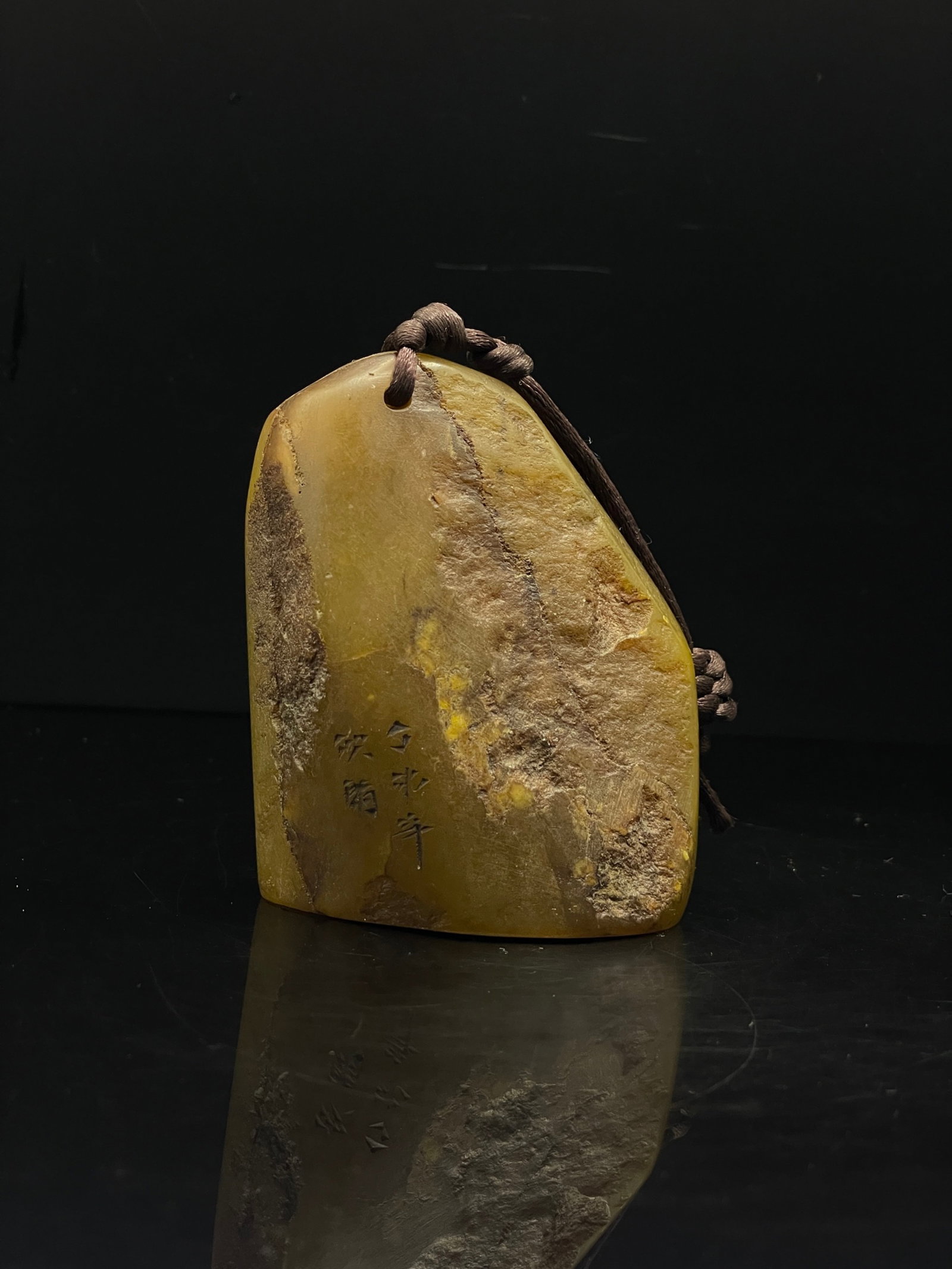 An Exquisite Shoushan Stone Seal: An Exquisite Shoushan Stone Seal,Qing Dynasty,China,With Mark,Size:2.5inx1.1inx3.1in,Weight:220g 寿山石印章,中国清代,带款