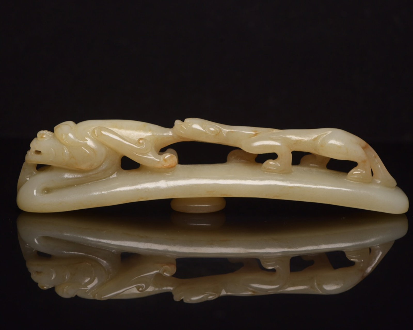 An Exquisite White Jade Dragon Pattern Ornament: An Exquisite White Jade Dragon Pattern Ornament,Qing Dynasty,China,Size:5.7inx1.3inx1in,Weight:171g 白玉龙纹摆件,中国清代