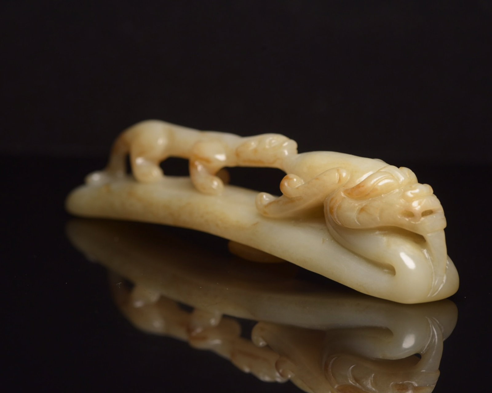 An Exquisite White Jade Dragon Pattern Ornament - 3