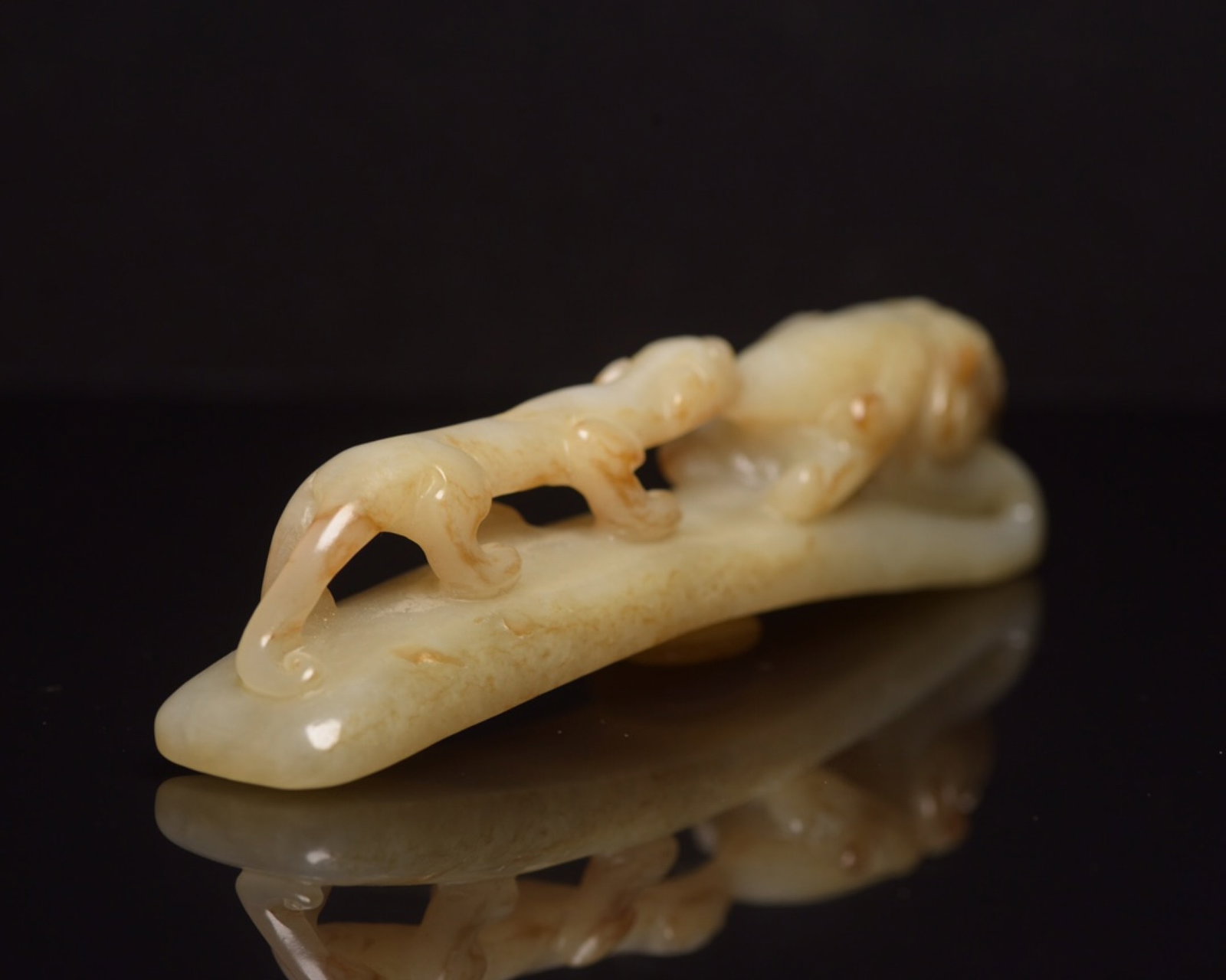 An Exquisite White Jade Dragon Pattern Ornament - 4
