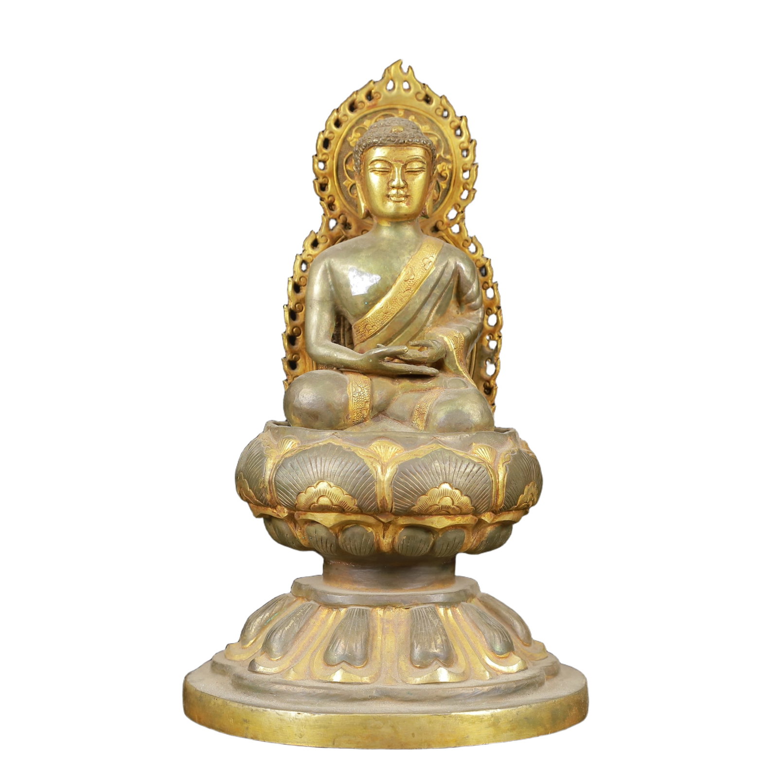 An Exquisite Gilt Silver Statue of Sakyamuni: An Exquisite Gilt Silver Statue of Sakyamuni,Qing Dynasty,China,Size:4.7inx7.5in,Weight:750g 银鎏金释迦摩尼像,中国清代