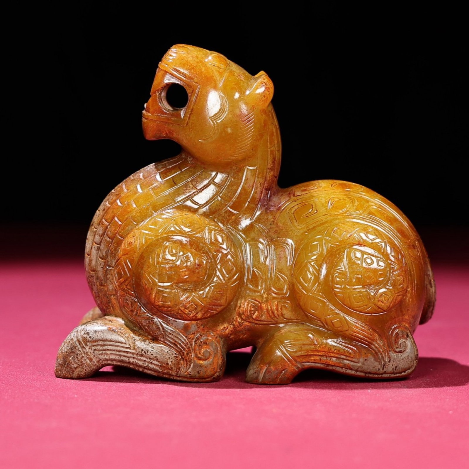 An Exquisite White Jade Tiger Ornament: An Exquisite White Jade Tiger Ornament,Qing Dynasty,China,Size:4.7inx4.3inx2.4in,Weight:799g 白玉虎摆件,中国清代