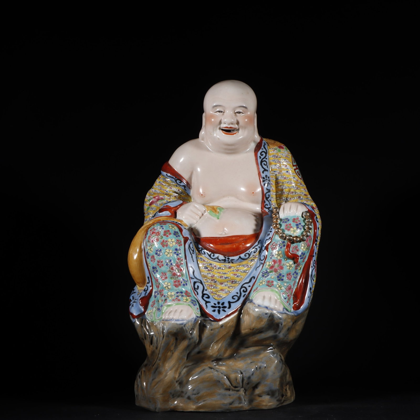 A Rare Famille-Rose Buddha Statue Ornament: A Rare Famille-Rose Buddha Statue Ornament,,Size:15.2inx8.7in 粉彩佛像摆件,