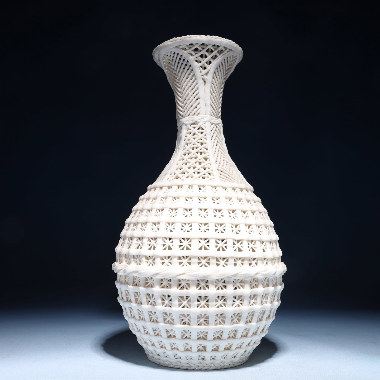 An Exquisite Blance-De-Chine Vase - 4