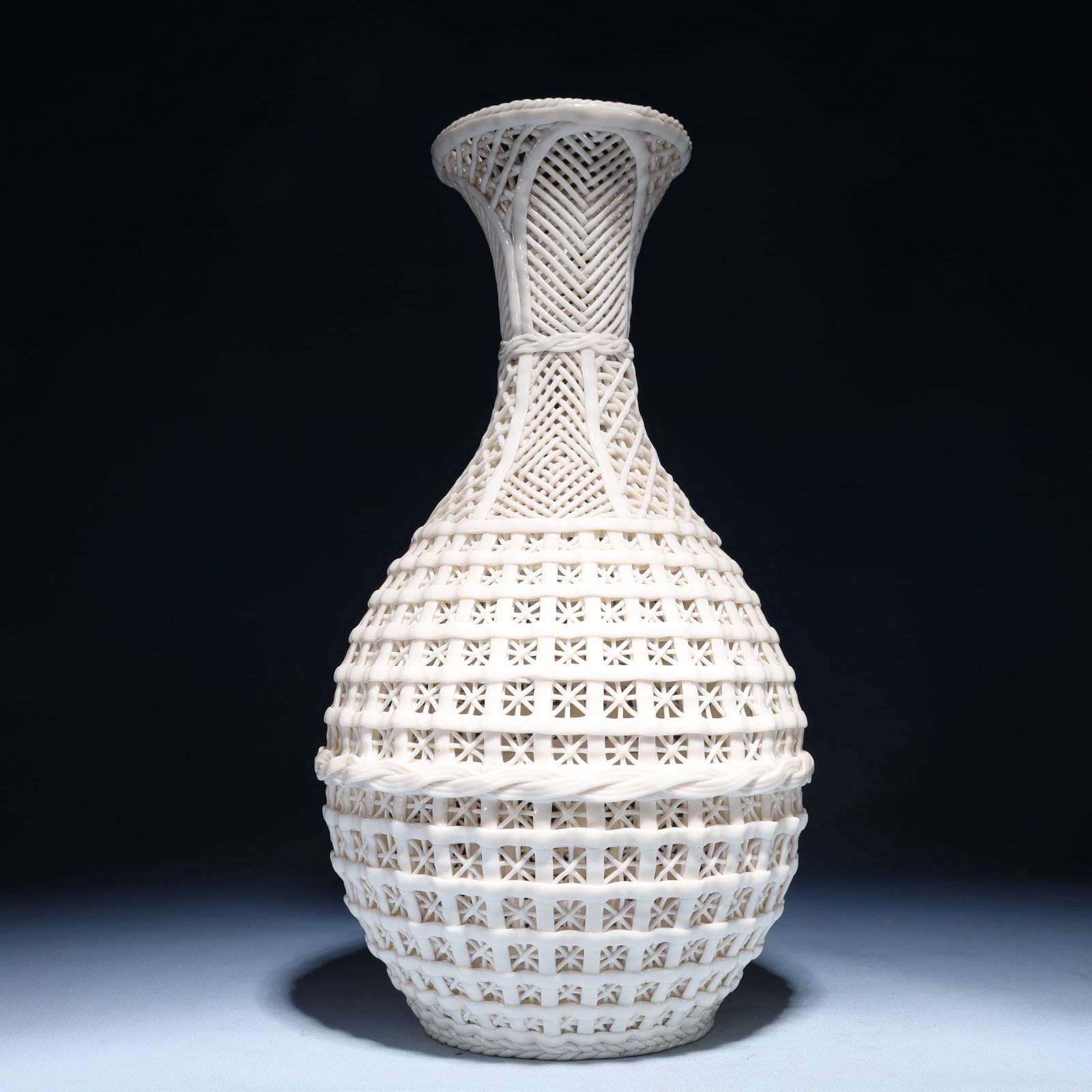 An Exquisite Blance-De-Chine Vase - 5