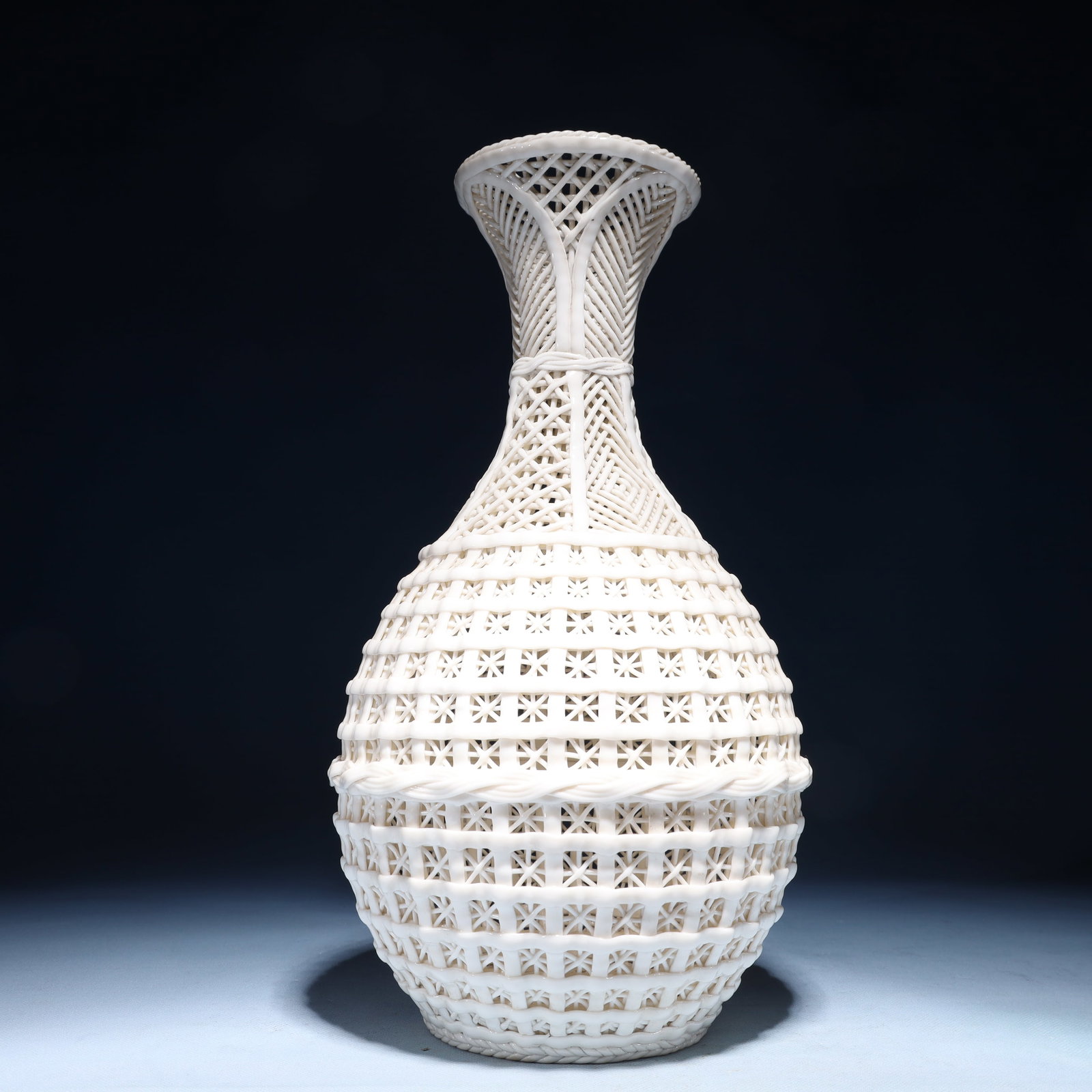An Exquisite Blance-De-Chine Vase - 7