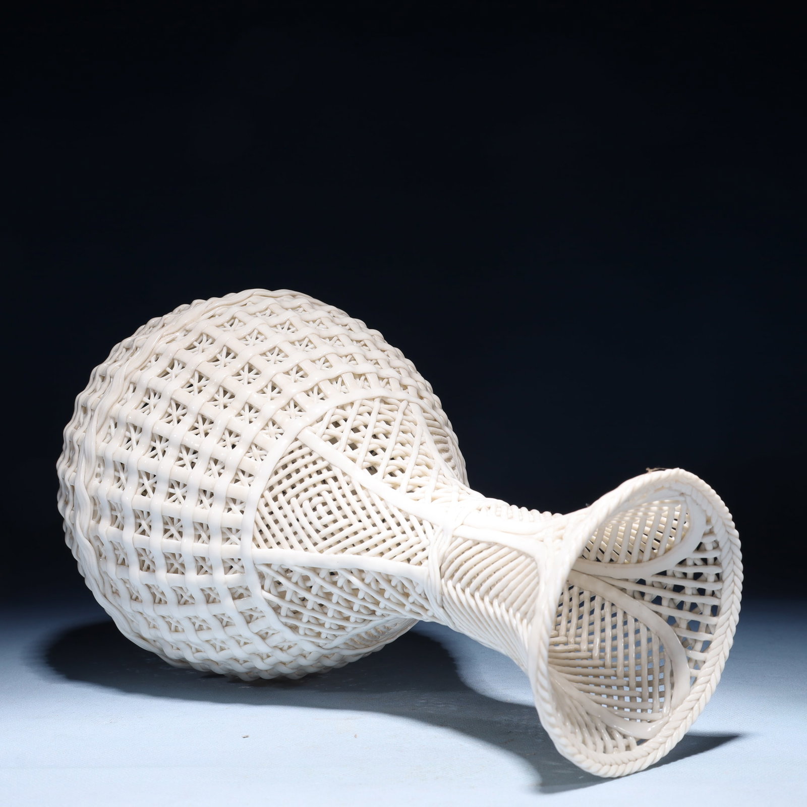 An Exquisite Blance-De-Chine Vase - 8