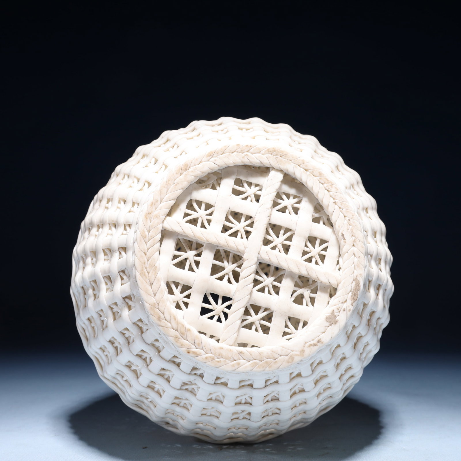 An Exquisite Blance-De-Chine Vase - 9