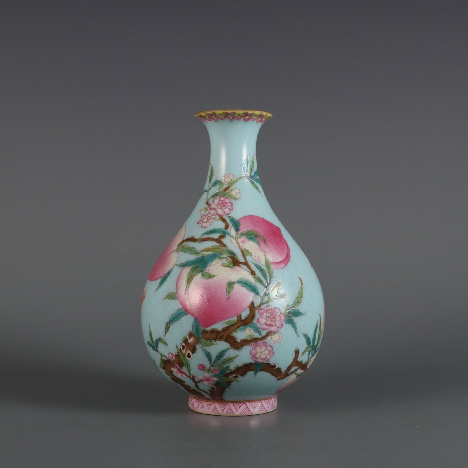 An Exquisite Green Ground Famille-Rose Painted Gold Bats and Peach Pattern Vase: An Exquisite Green Ground Famille-Rose Painted Gold Bats and Peach Pattern Vase,Qing Dynasty,China,Yongzheng Four-character Mark,Size:6.9inx4.3in 绿地粉彩描金ధ