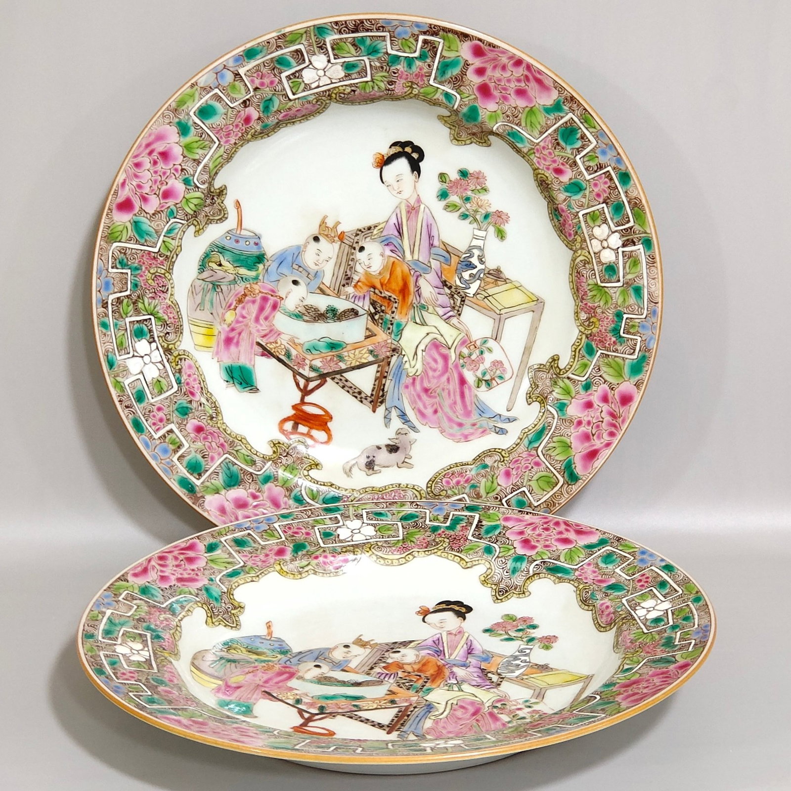 A Pair of Exquisite Famille-Rose Character and Story Pattern Plates: A Pair of Exquisite Famille-Rose Character and Story Pattern Plates,Qing Dynasty,China,Size:1.2inx8.8in 一对粉彩人物故事纹盘子,中