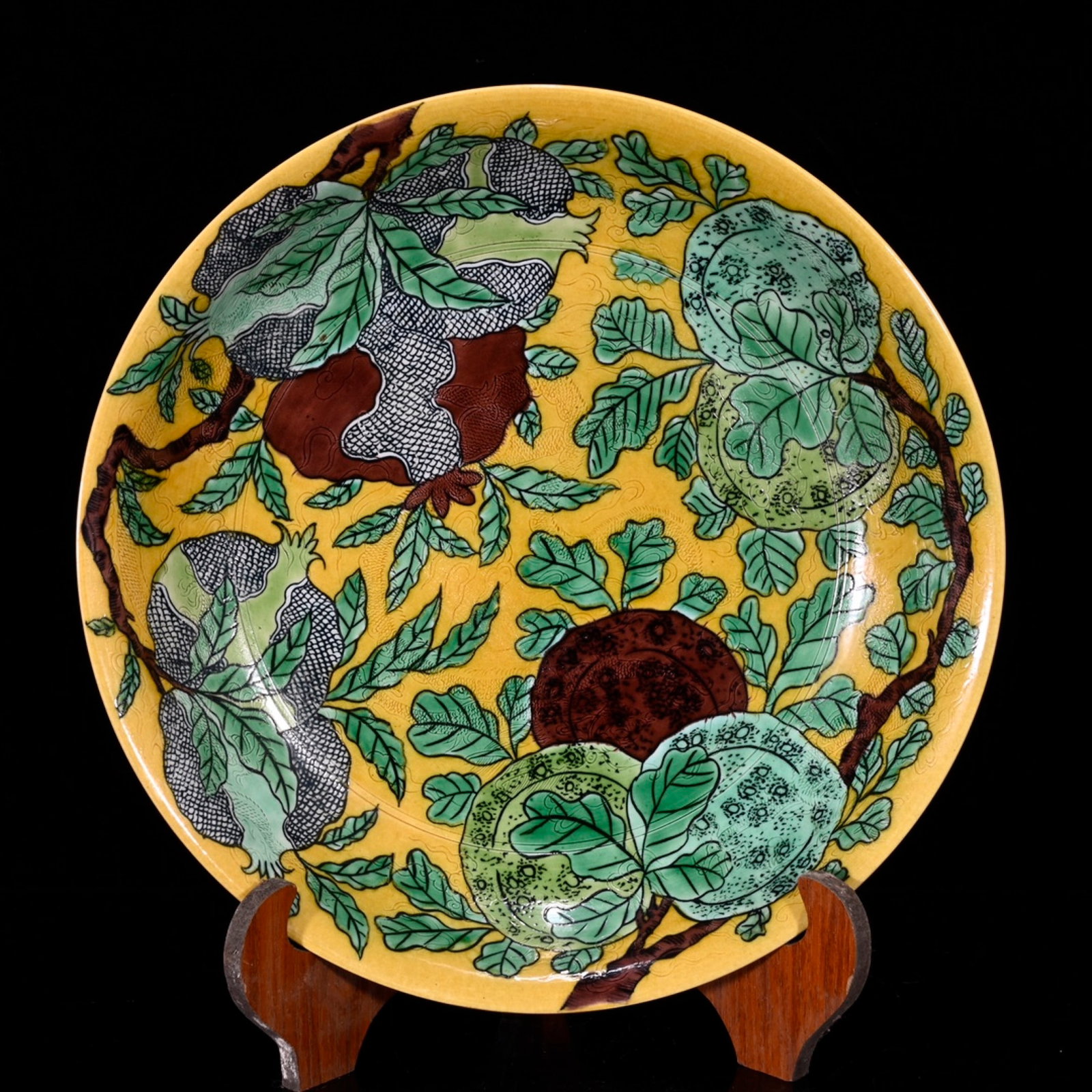 A Rare Biscuit Flower and Fruit Pattern Plate (1 of 9)
