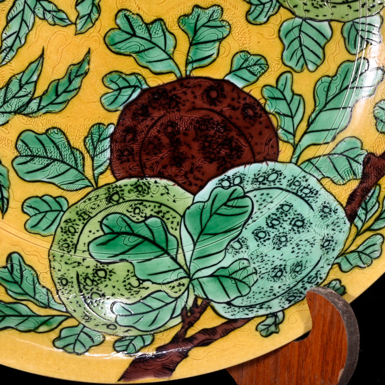 A Rare Biscuit Flower and Fruit Pattern Plate - 4
