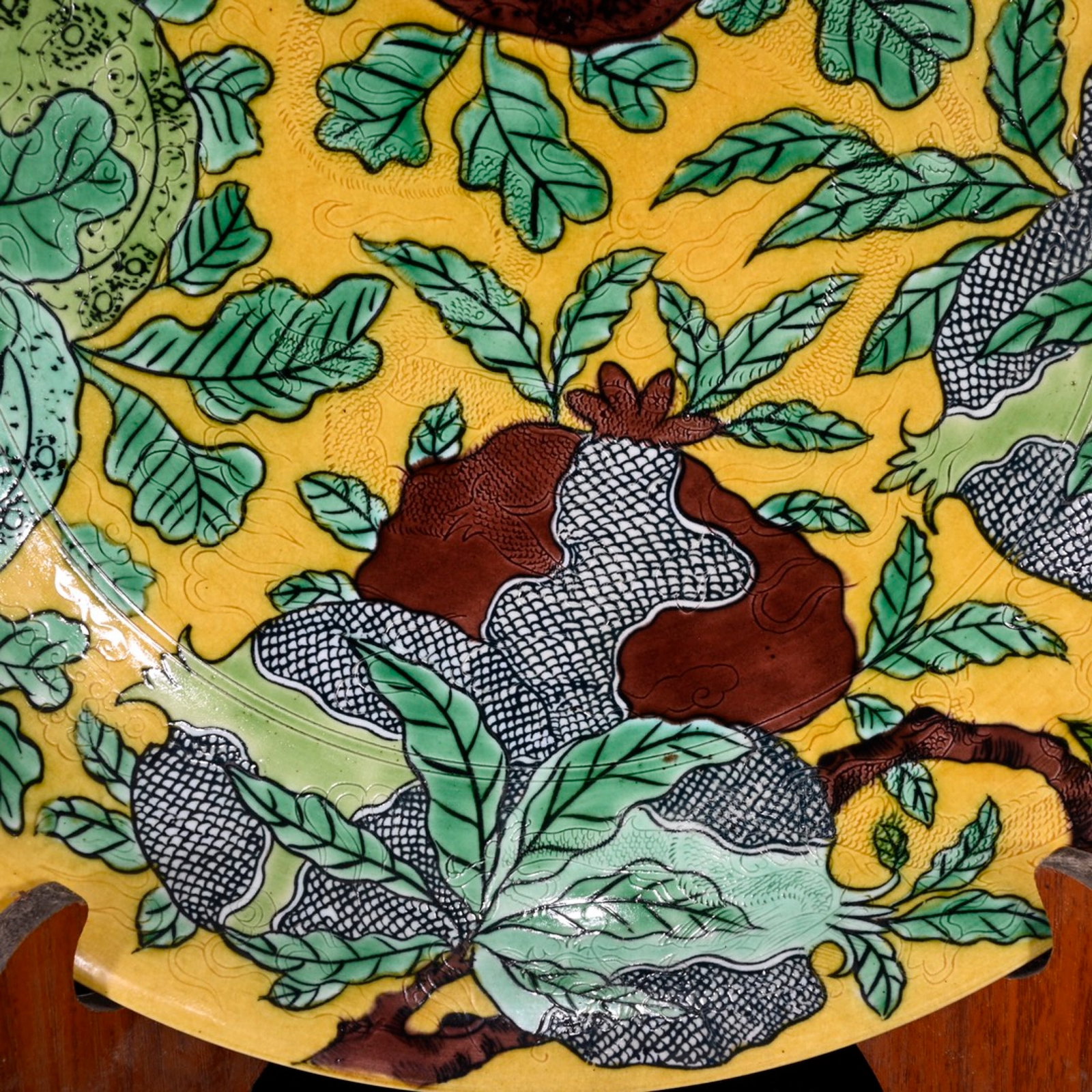 A Rare Biscuit Flower and Fruit Pattern Plate - 5