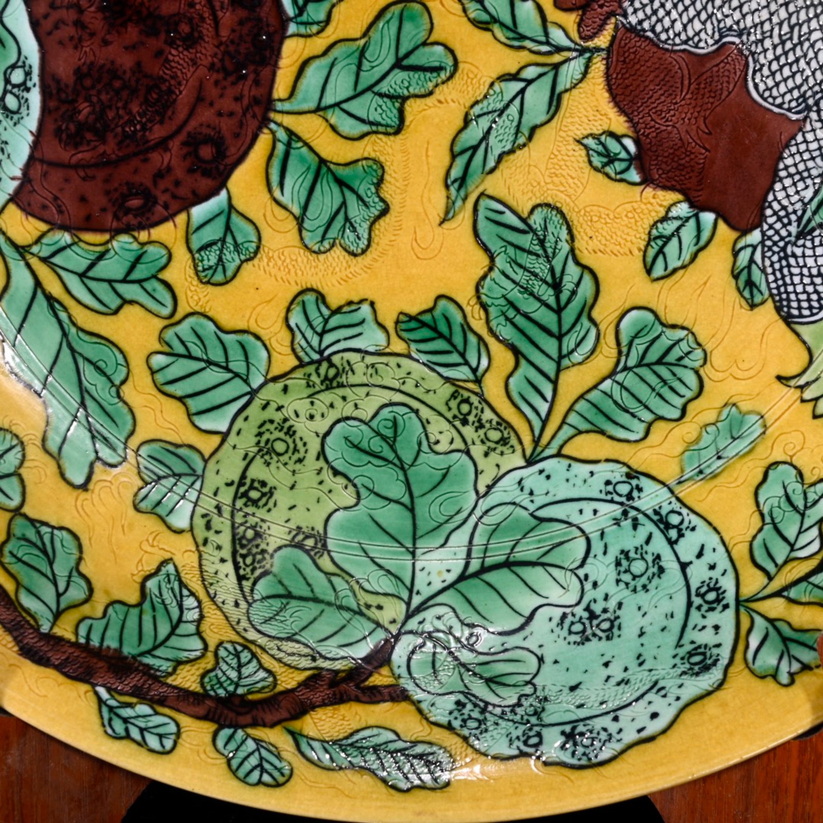A Rare Biscuit Flower and Fruit Pattern Plate - 7