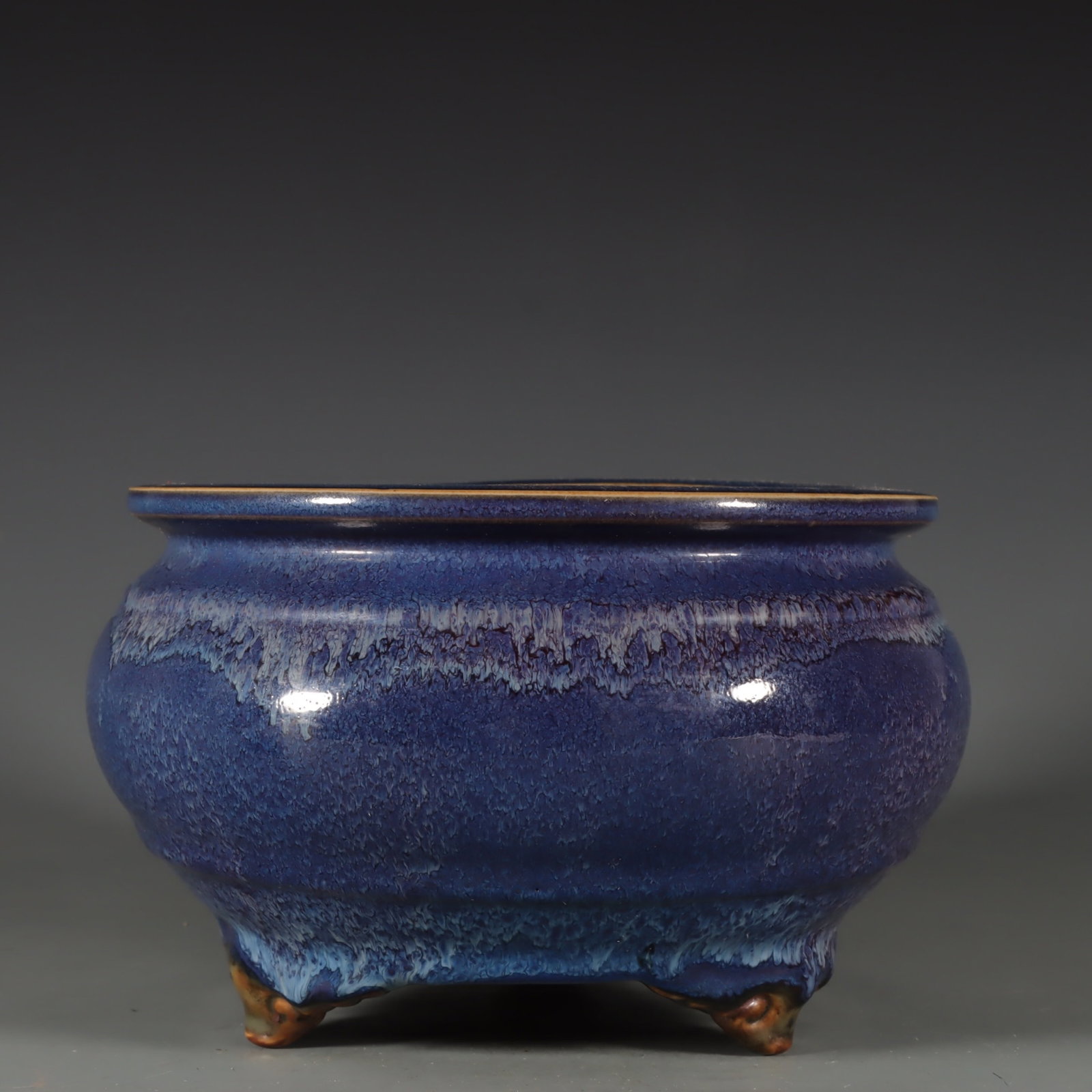 An Exquisite Jun yao Purple Glazed Flowerpot: An Exquisite Jun yao Purple Glazed Flowerpot,Song Dynasty,China,Size:5.3inx8.7in 钧窑紫釉花盆,中国宋代